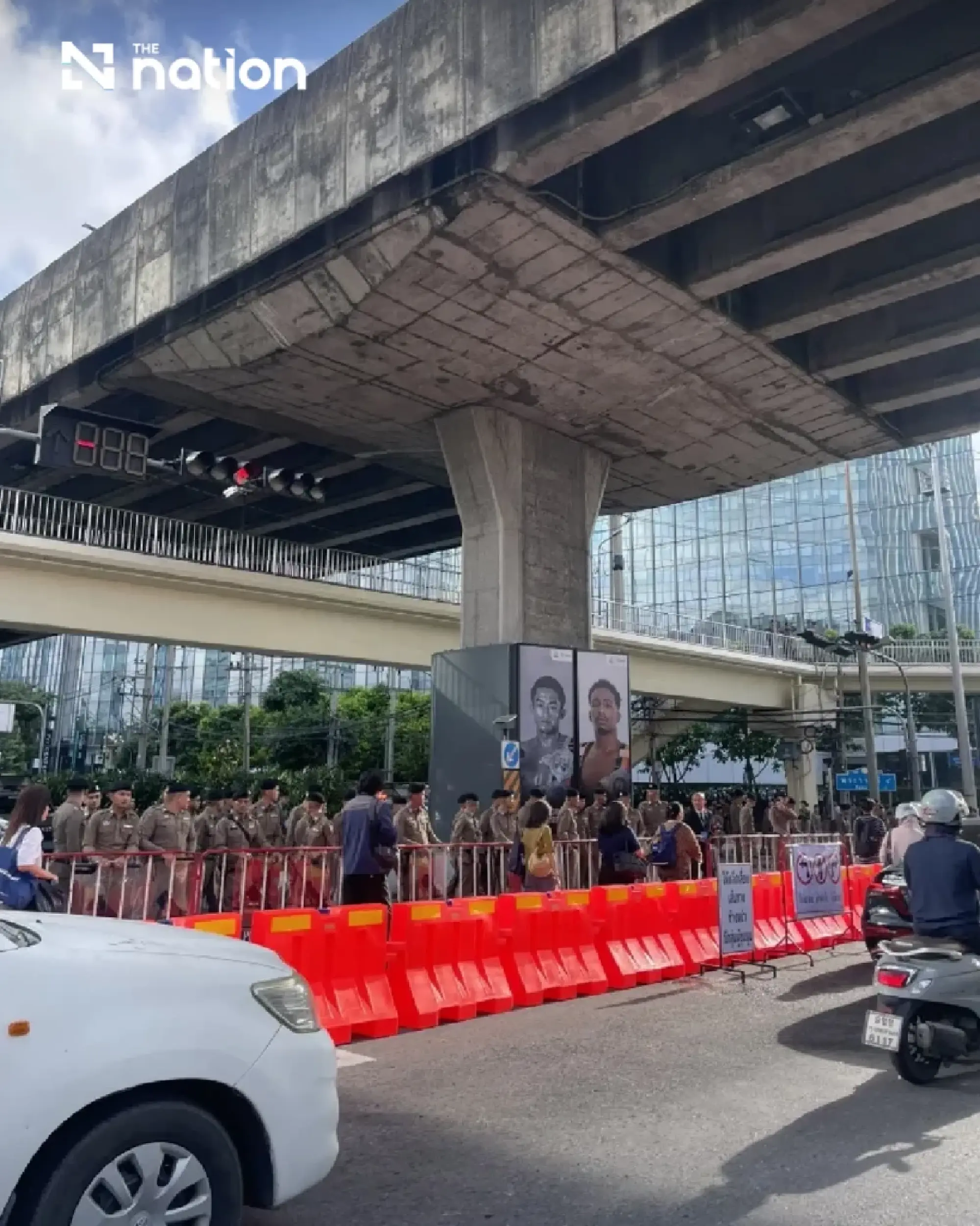 Bangkok closes Ratchadaphisek stretch both ways on October 15–16