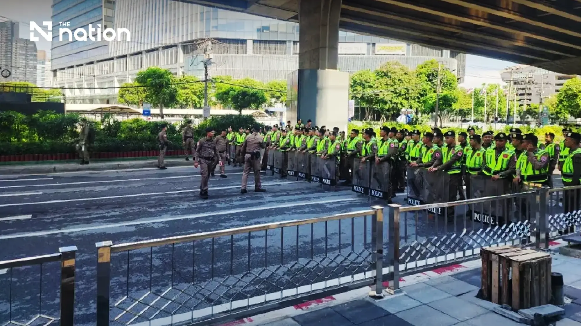Anti-IMF protesters face Bangkok police on October 15