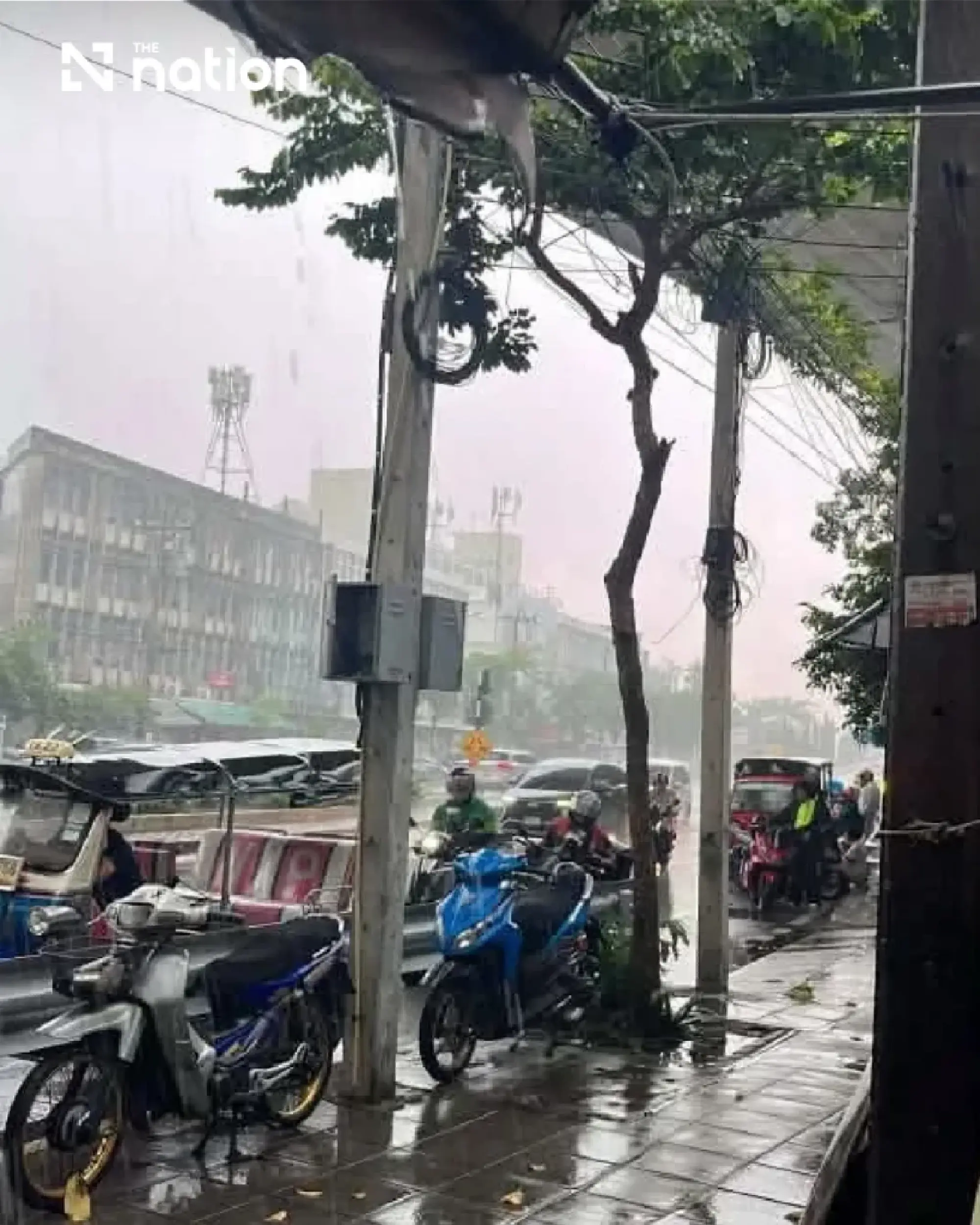TMD warns of heavy rain, strong winds and lightning in Bangkok