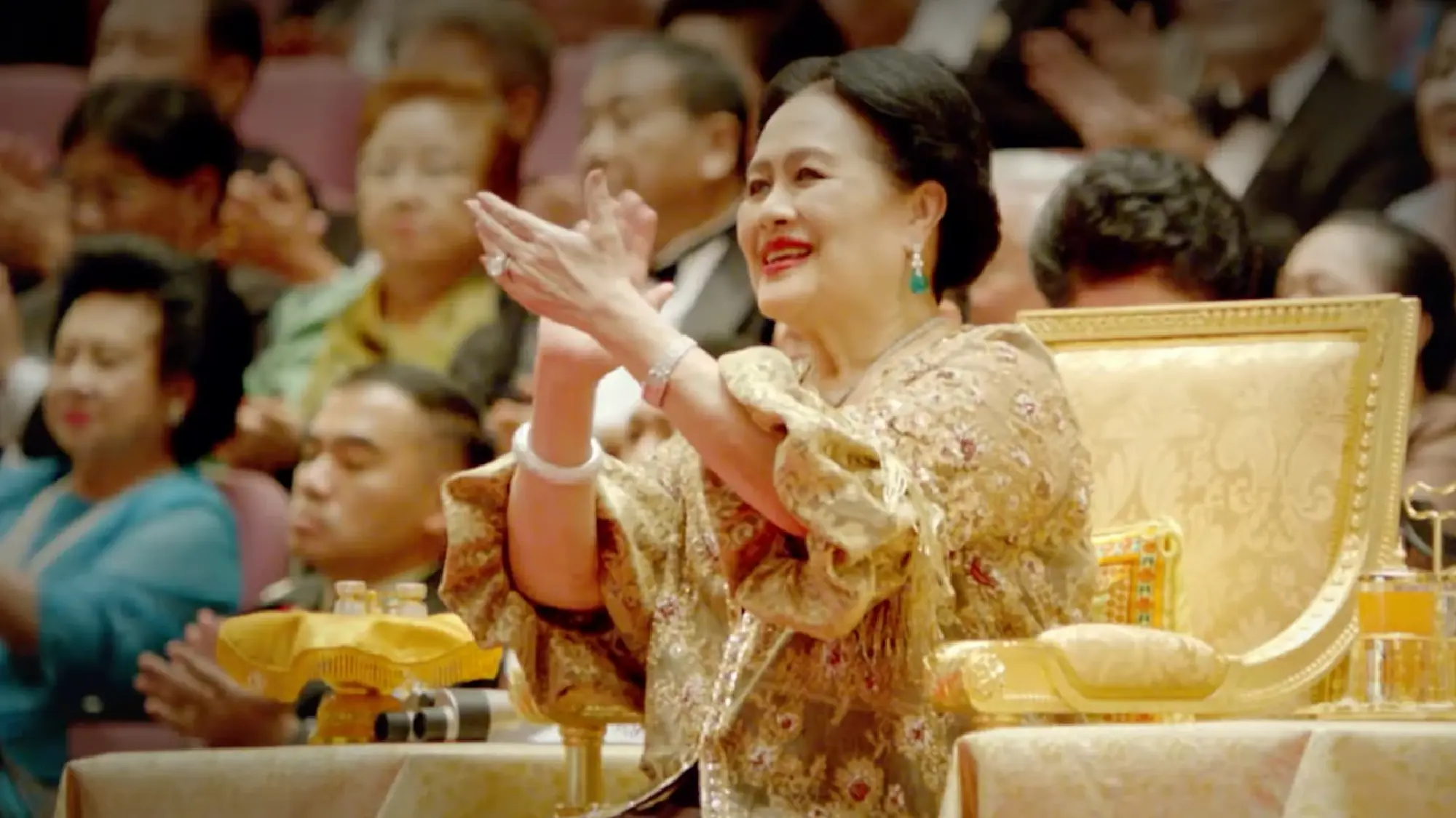 Bird Thongchai performs government tribute song honouring Queen Sirikit The Queen Mother
