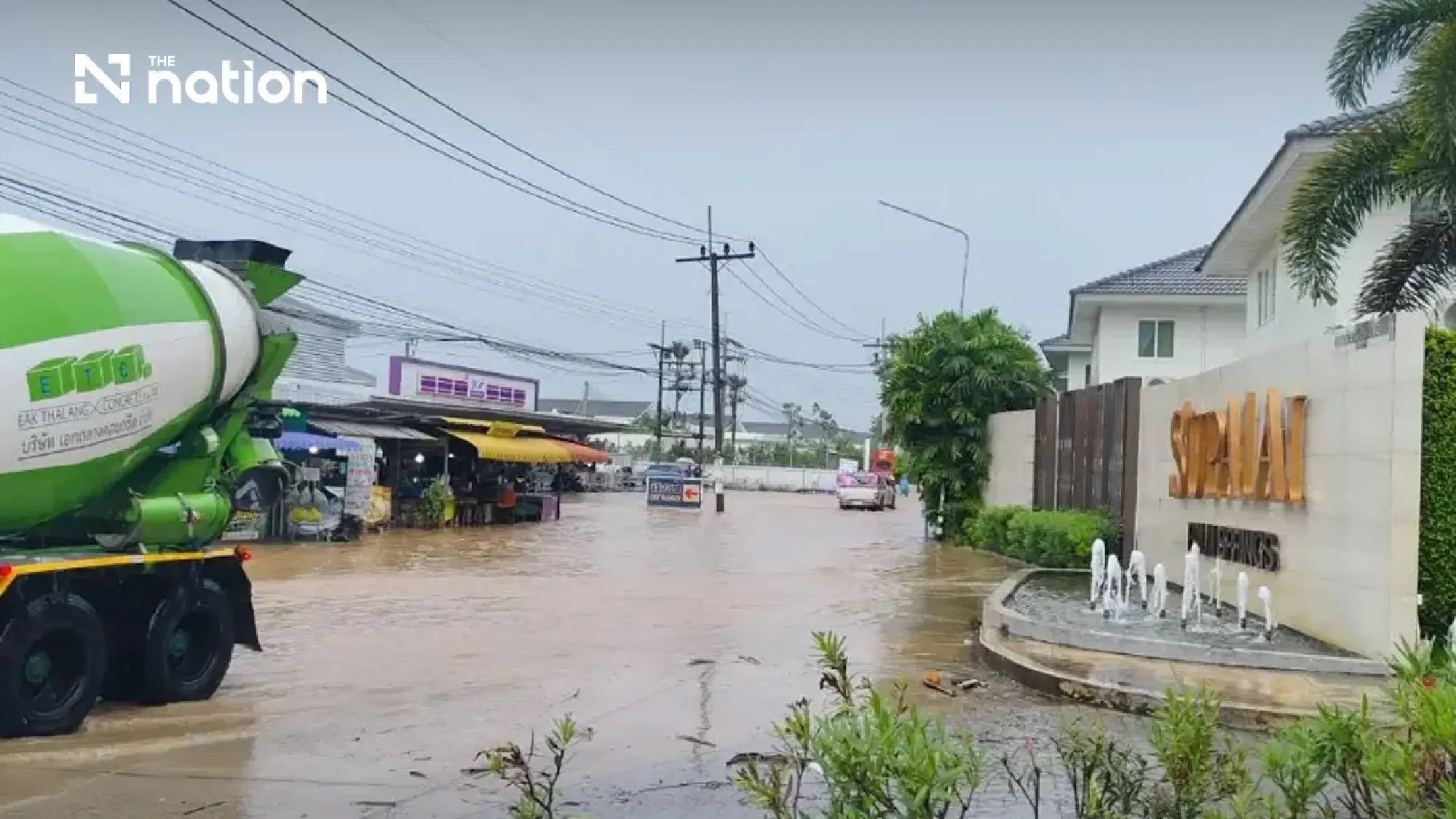 Phuket flooding disrupts travel in 3 districts on October 25