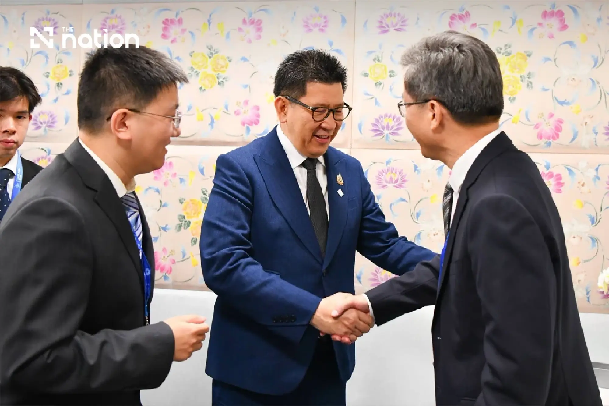 Thailand and China discuss investment and action against online scams