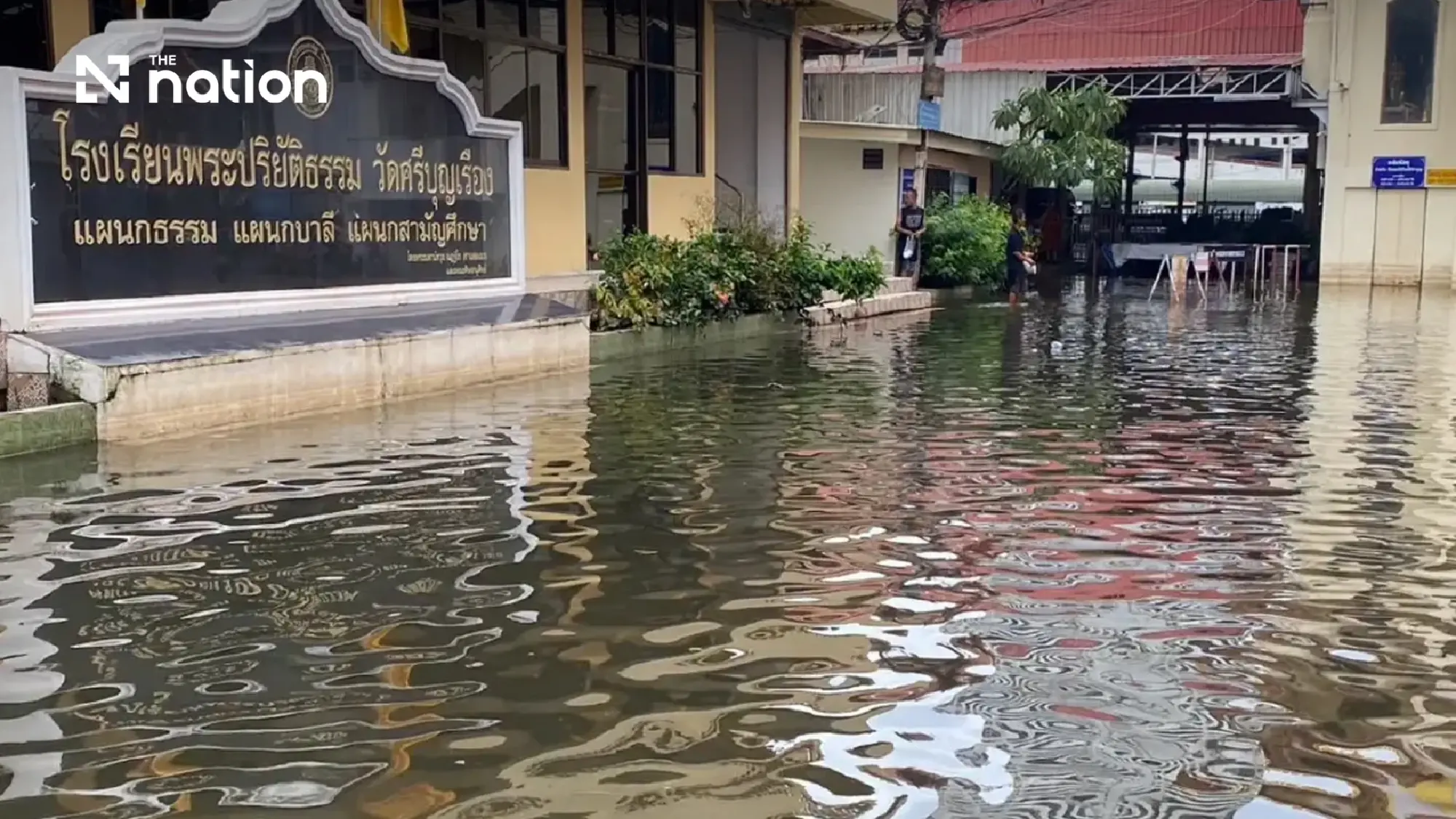 Bang Kapi urges residents to keep belongings raised on Oct 6