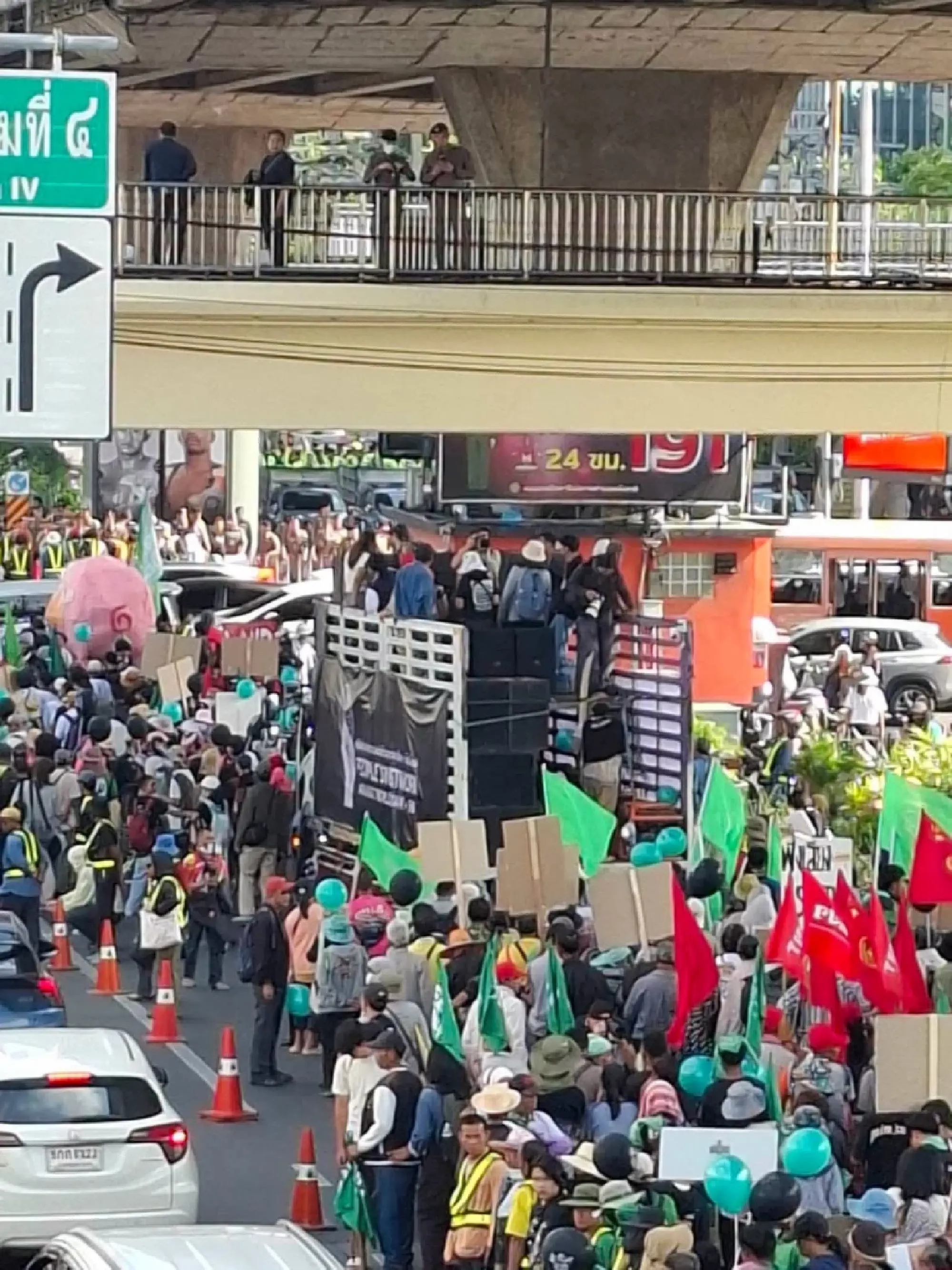 Anti-IMF protesters face Bangkok police on October 15