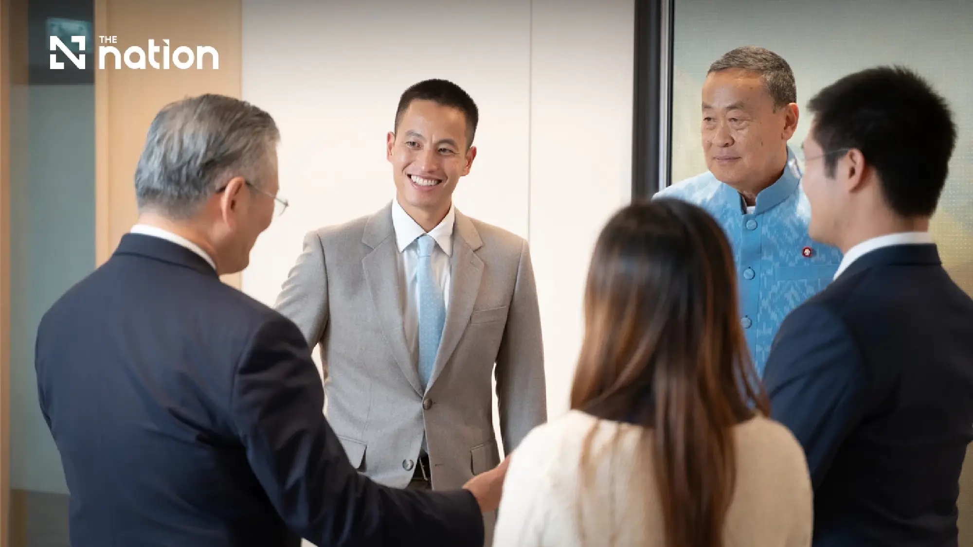 Chartsiri Sophonpanich, Executive Director and President of Bangkok Bank Public Company Limited, exchanges views and expresses his delight at being part of this landmark deal.