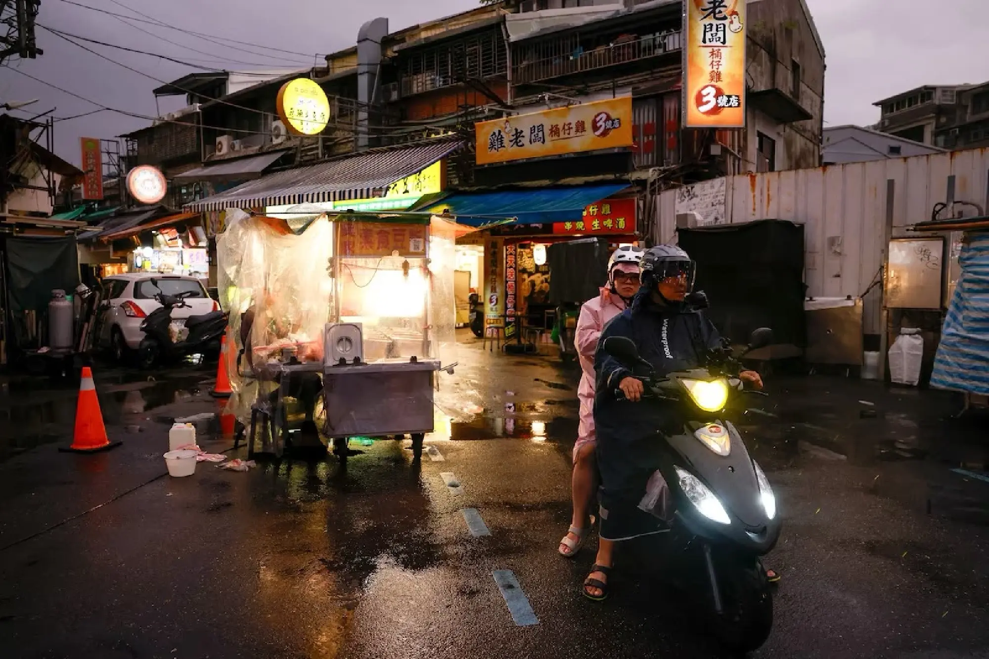 Taiwan cancels over 600 flights as Typhoon Champi nears on October 23