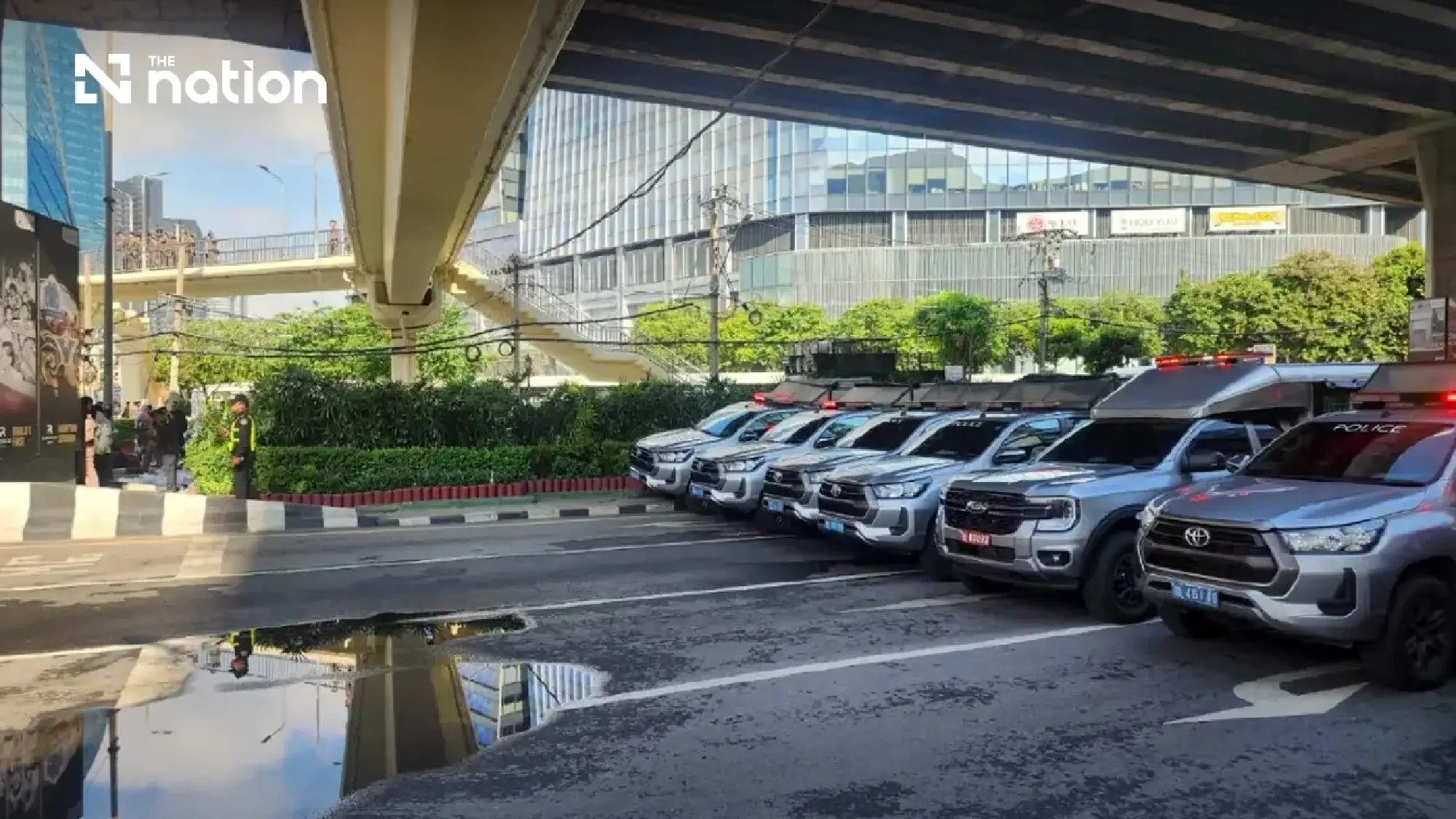 Anti-IMF protesters face Bangkok police on October 15