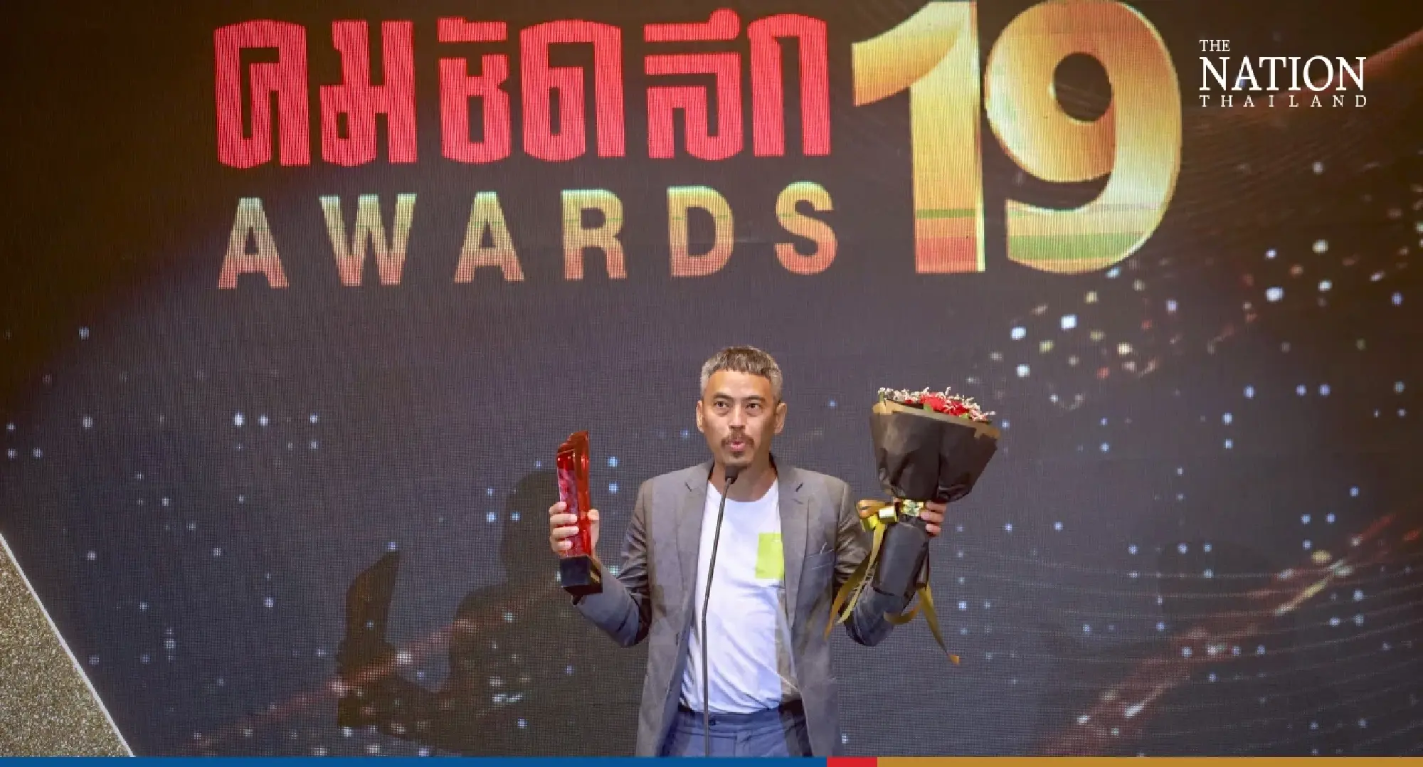 Red carpet takes a Thai twist at annual film, TV and music awards - Photo 24