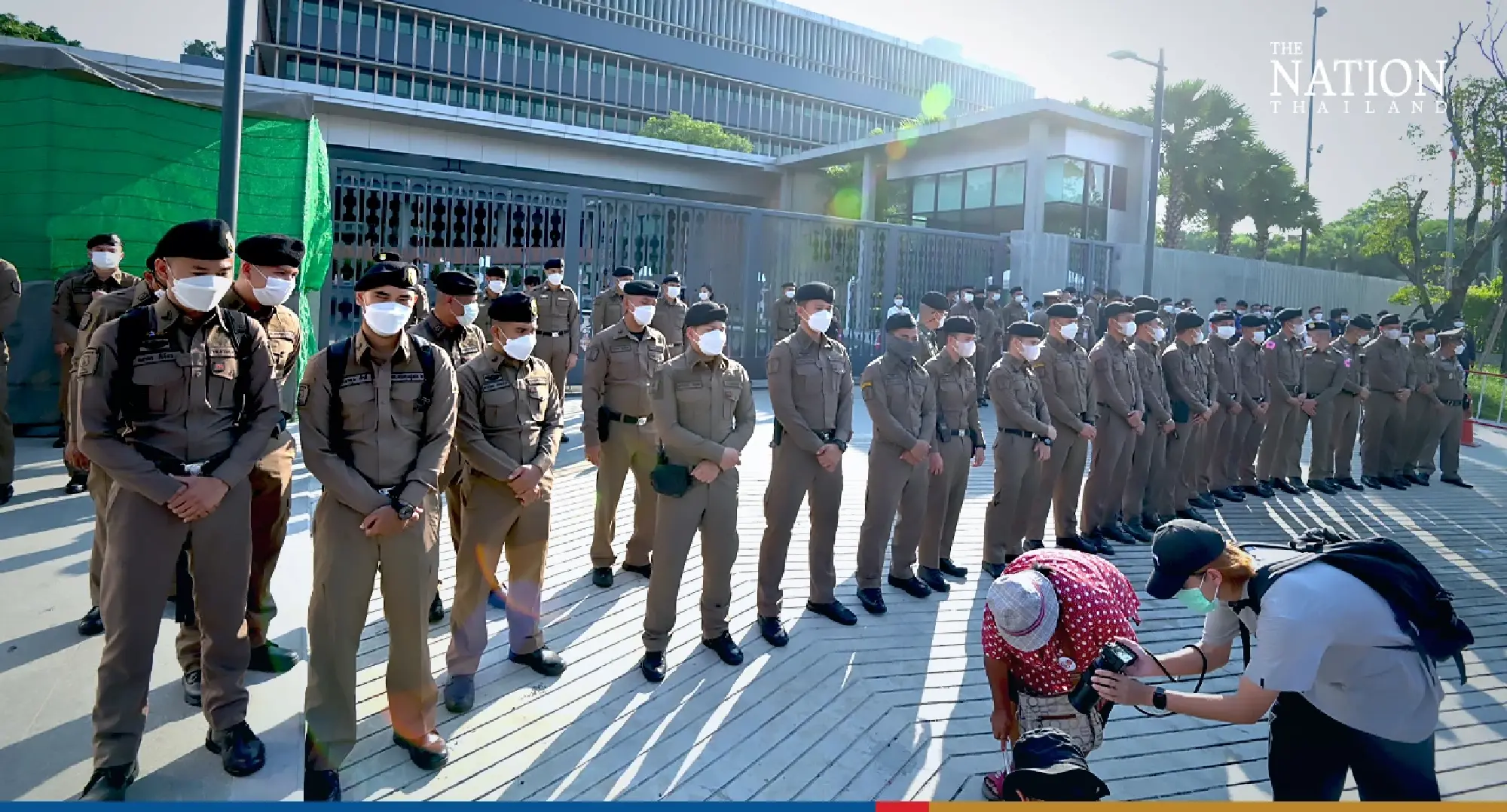 Bangkok pro-democracy group shows up at Parliament to ‘wash off dictatorship’ - Photo 8