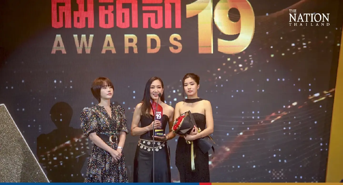 Red carpet takes a Thai twist at annual film, TV and music awards - Photo 1