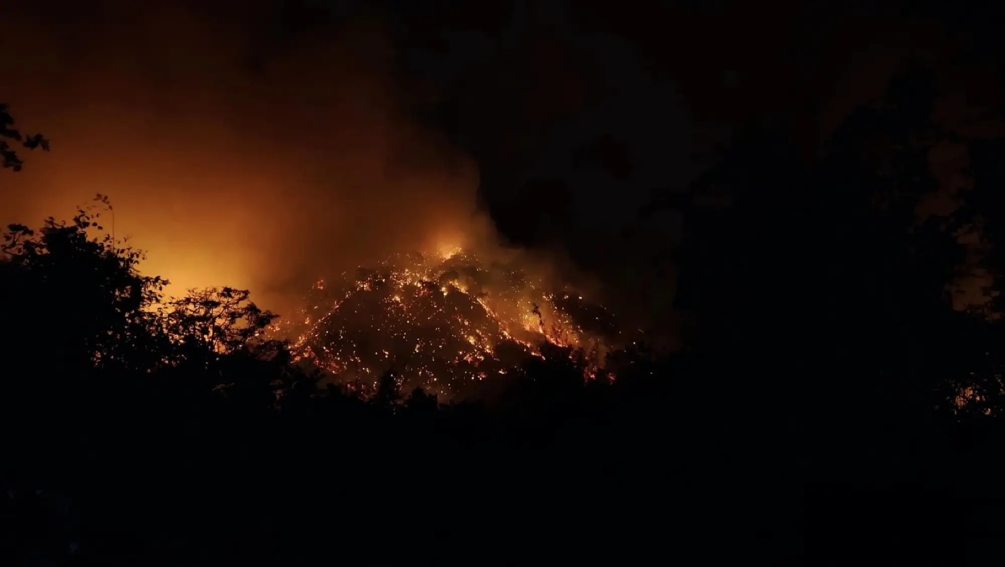 Big Wildfire in Khao Laem, Nakhon Nayok - Photo 1