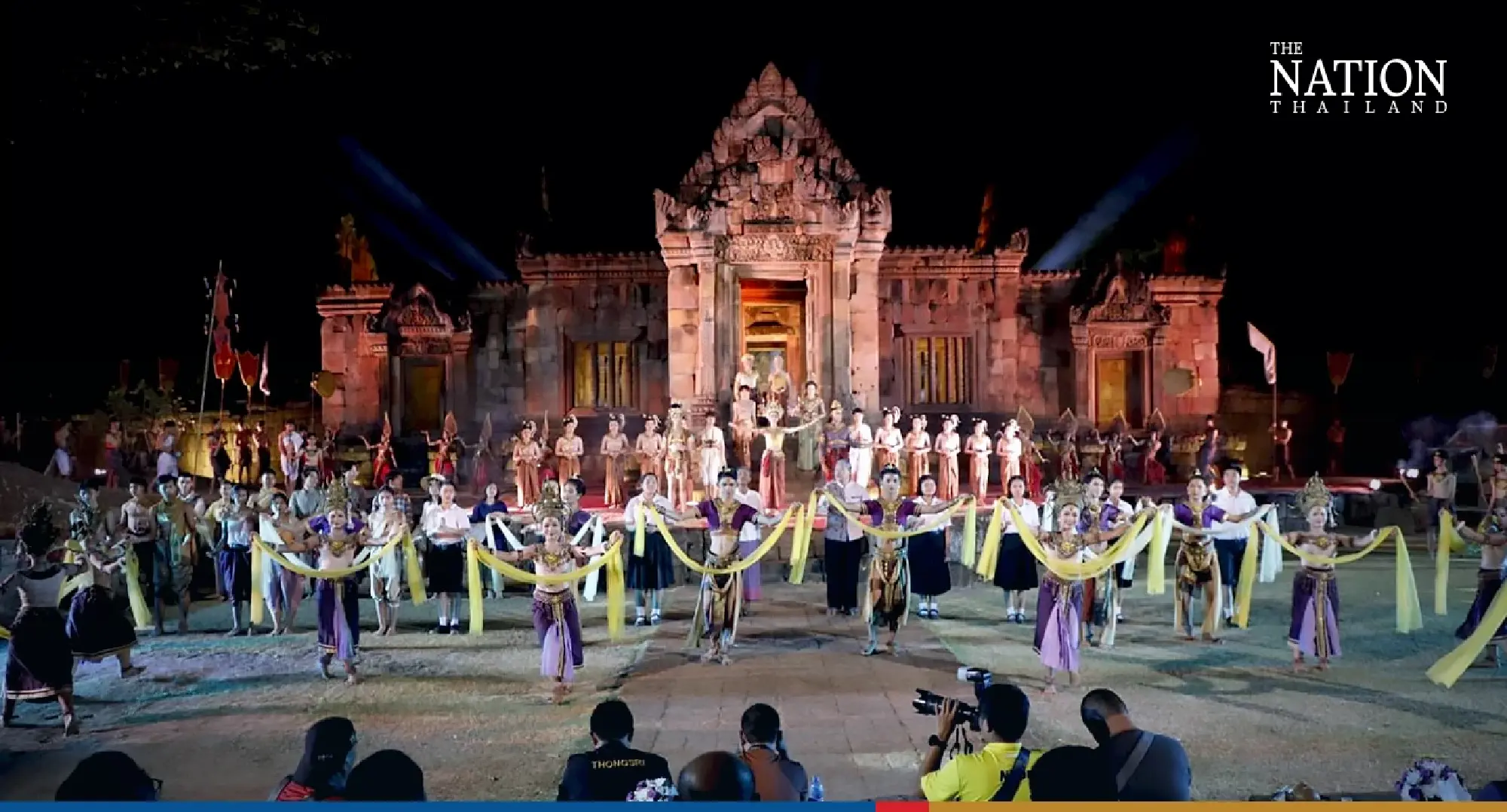 Local folklore show wins hearts of tourists at Buri Ram cultural festival - Photo 7