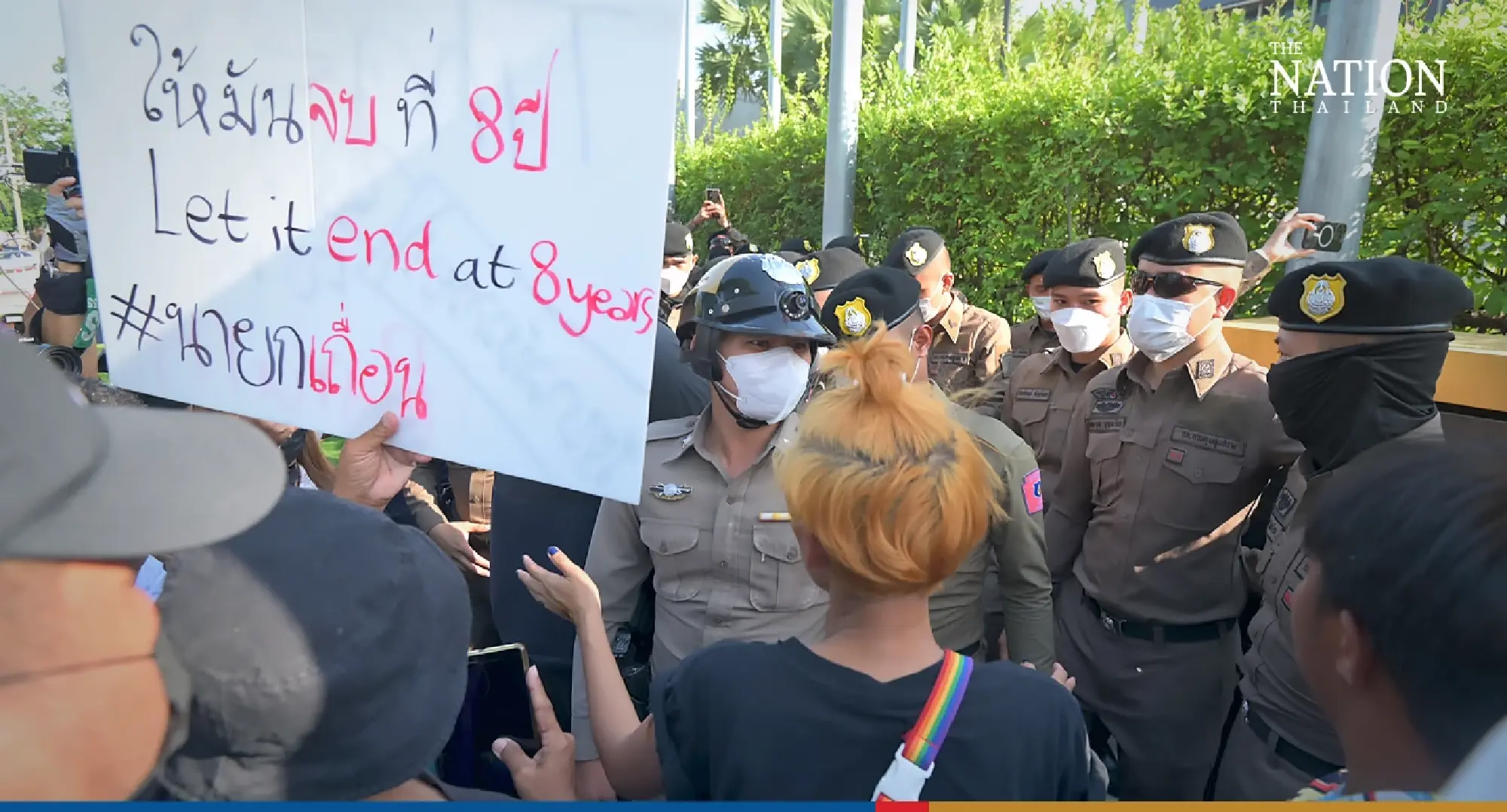 Bangkok pro-democracy group shows up at Parliament to ‘wash off dictatorship’ - Photo 9