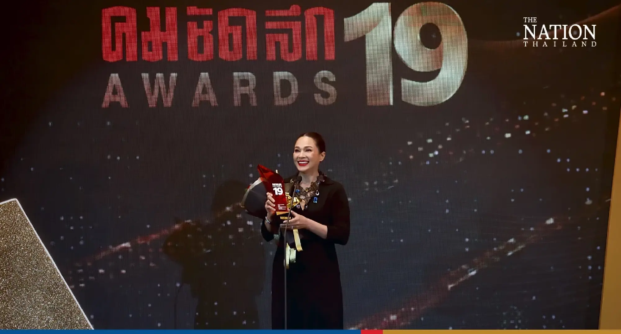 Red carpet takes a Thai twist at annual film, TV and music awards - Photo 28