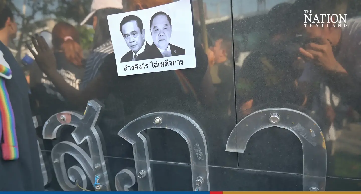 Bangkok pro-democracy group shows up at Parliament to ‘wash off dictatorship’ - Photo 4