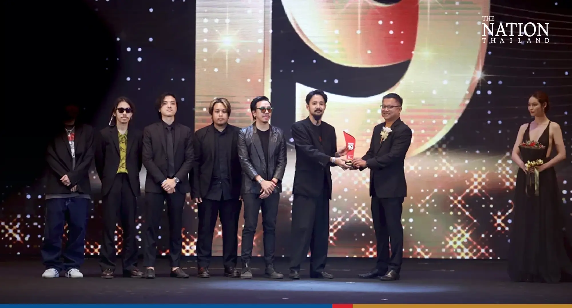 Red carpet takes a Thai twist at annual film, TV and music awards - Photo 5
