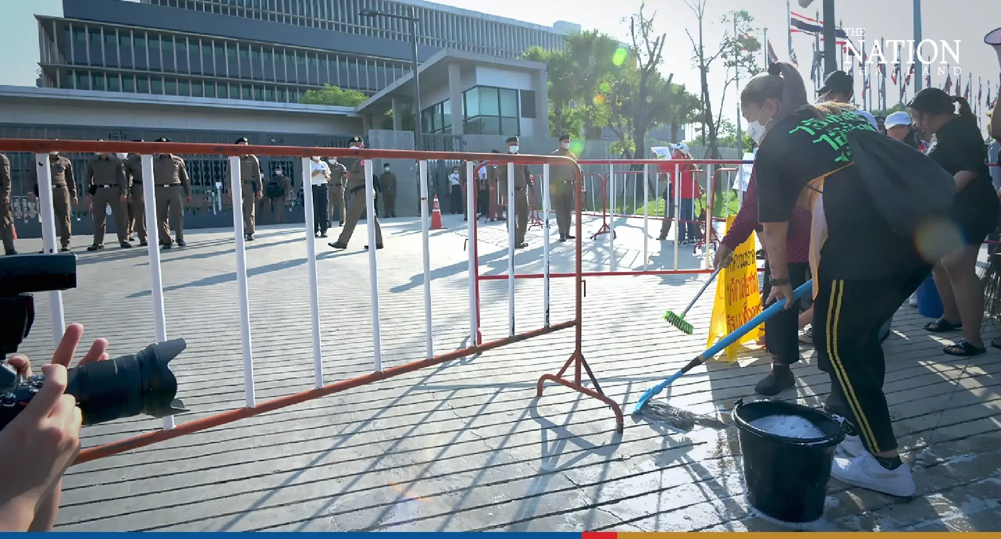 Bangkok pro-democracy group shows up at Parliament to ‘wash off dictatorship’ - Photo 3