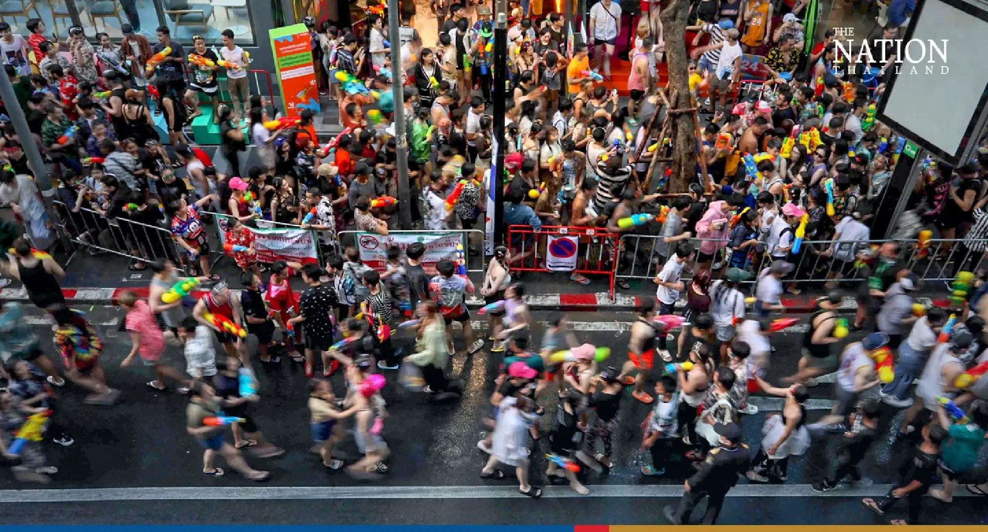 Songkran 2023 wraps up with fierce splashing in Khao San, Silom - Photo 6