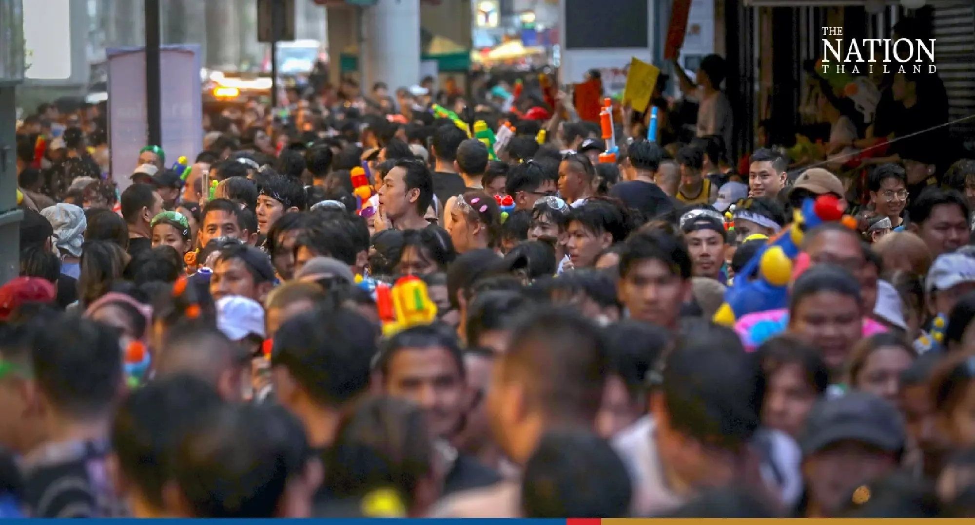 Songkran 2023 wraps up with fierce splashing in Khao San, Silom - Photo 9
