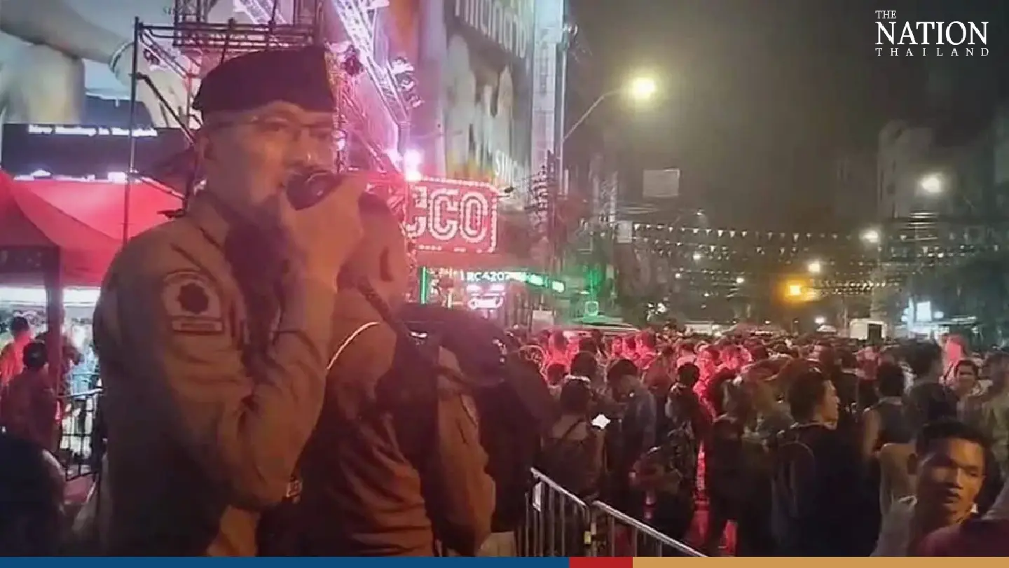 Police stop partygoers entering crowded Khao San on first day of Songkran - Photo 4