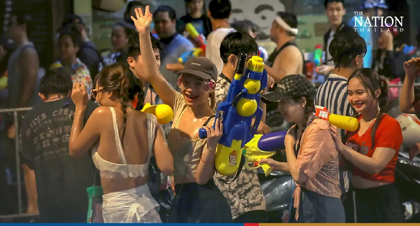 Songkran 2023 wraps up with fierce splashing in Khao San, Silom - Photo 4