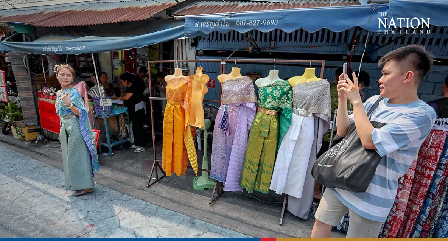 Tourist demand for traditional Thai outfits surges over Songkran - Photo 4