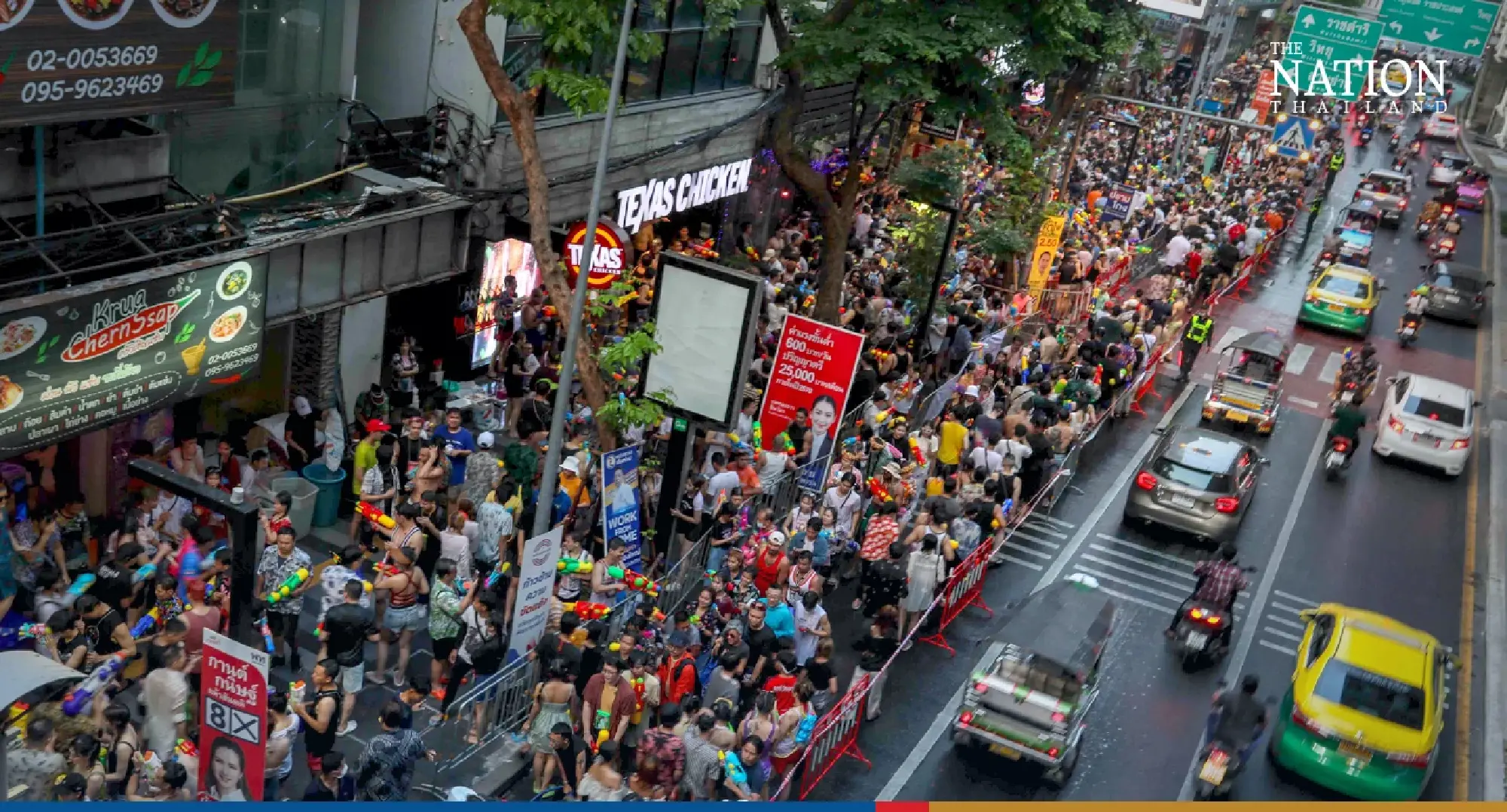 Songkran 2023 wraps up with fierce splashing in Khao San, Silom - Photo 1