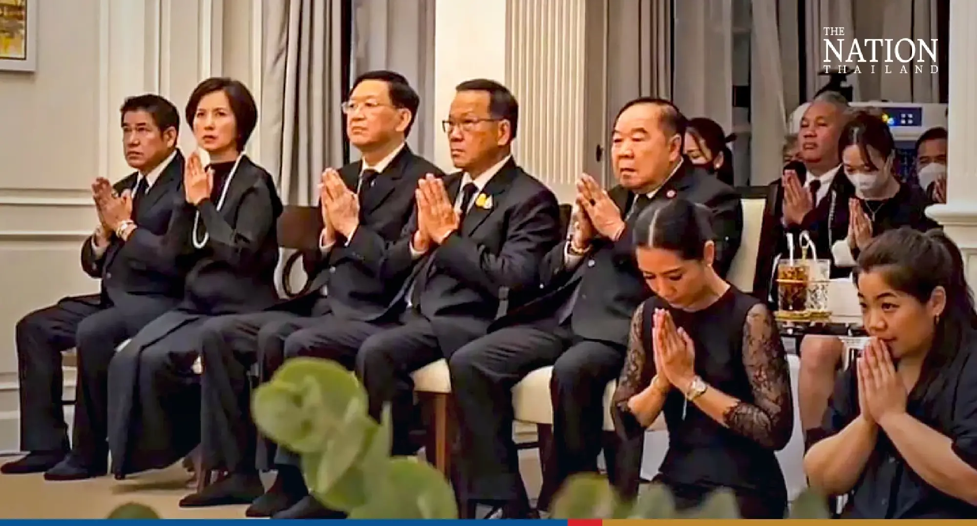 Prawit presides over Samut Prakan politician Chonsawat’s funeral - Photo 9