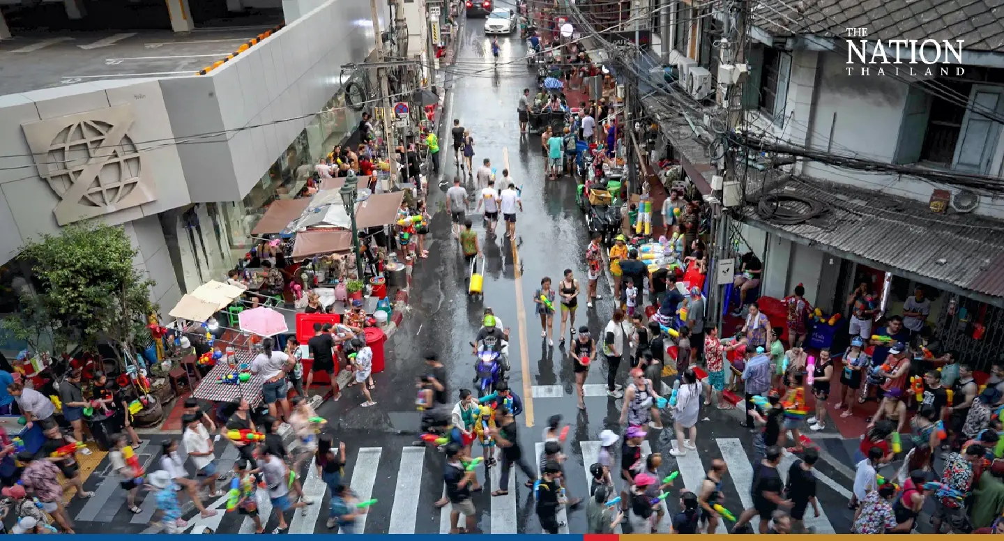 Songkran 2023 wraps up with fierce splashing in Khao San, Silom - Photo 3
