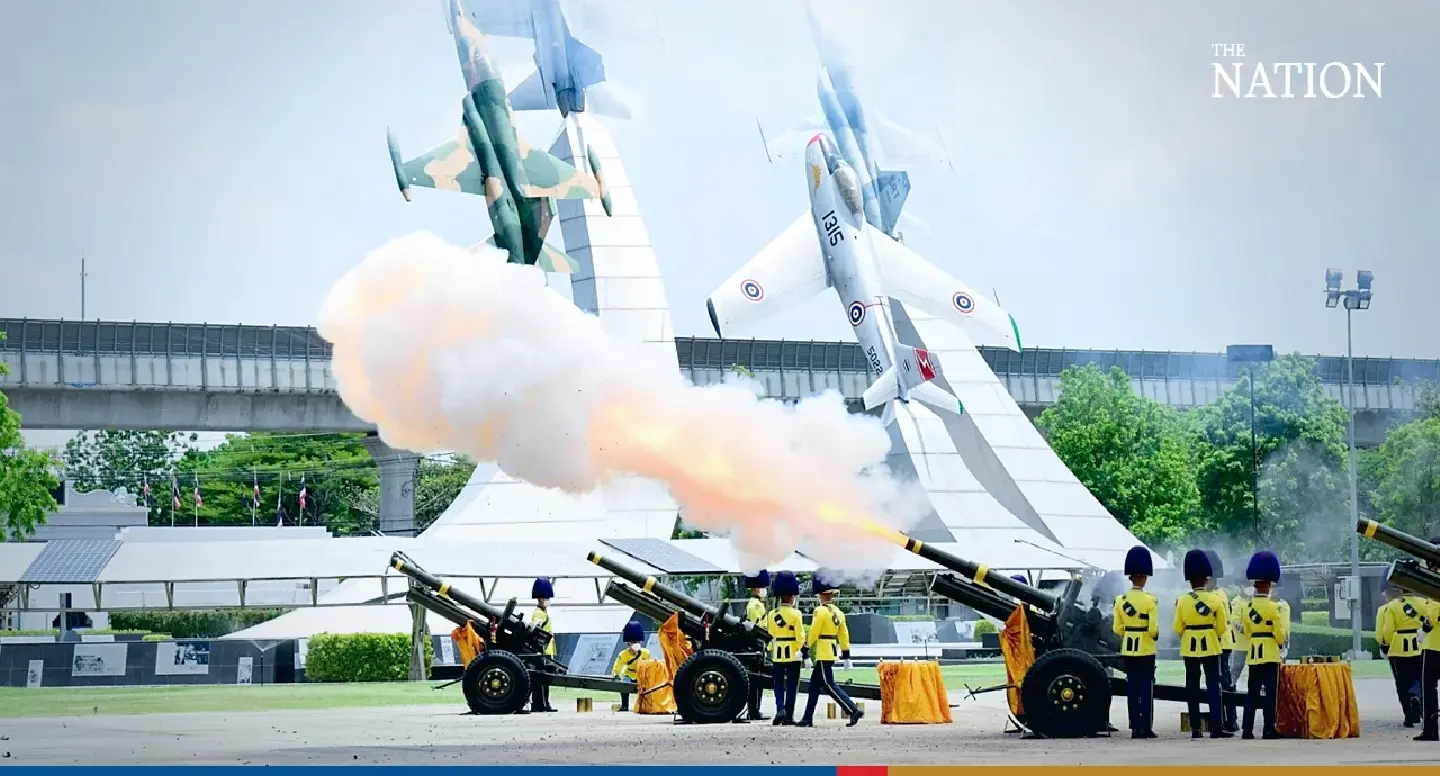 Thai military honours Queen Suthida with 21-gun salute on her birthday - Photo 2