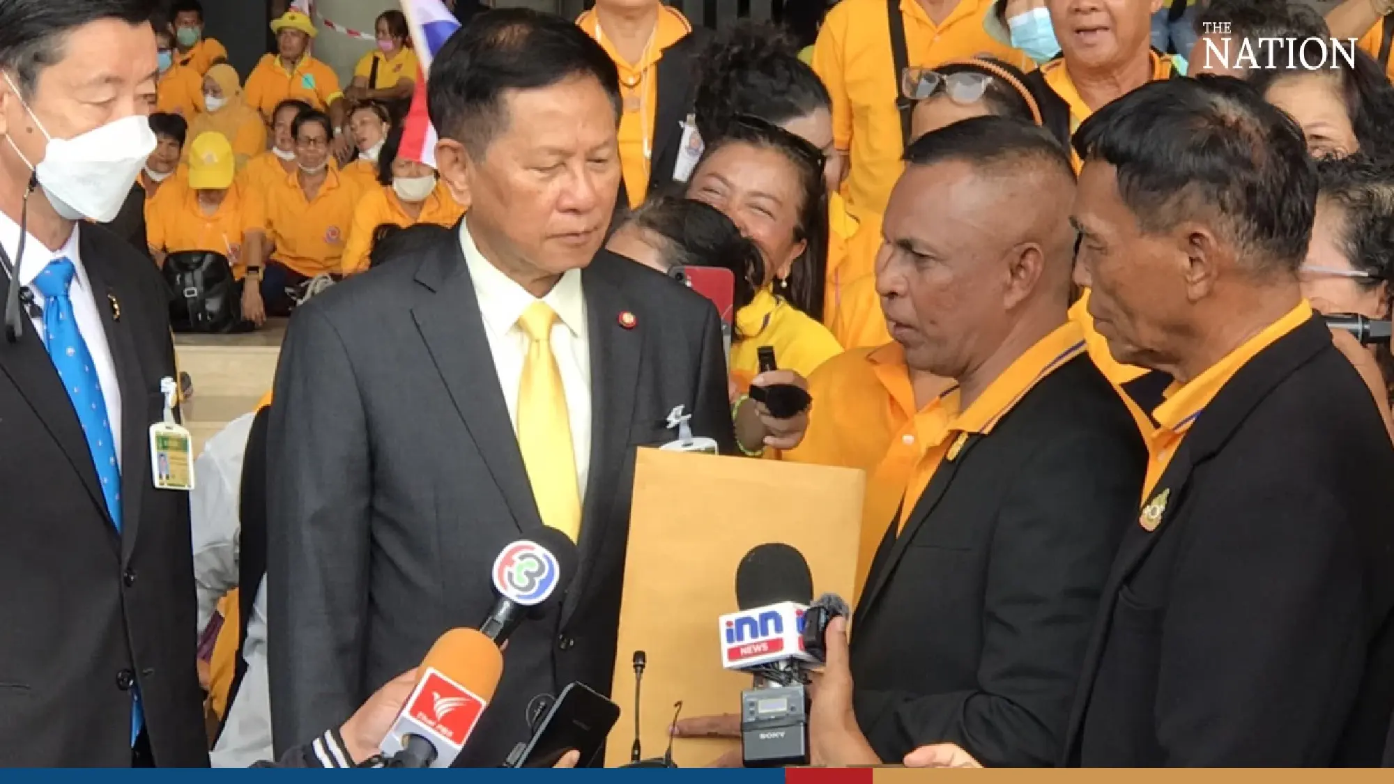 Royalists urge senators to oppose lese majeste law amendment - Photo 6