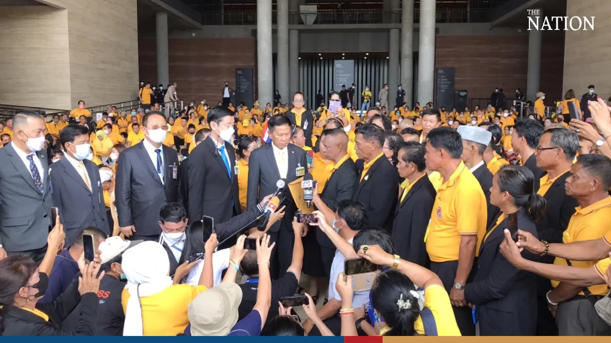 Royalists urge senators to oppose lese majeste law amendment - Photo 8
