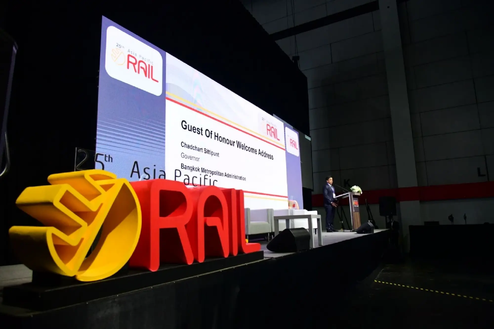 rail - Photo 8