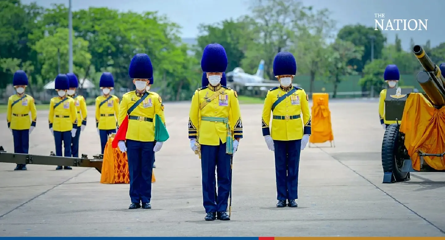 Thai military honours Queen Suthida with 21-gun salute on her birthday - Photo 1