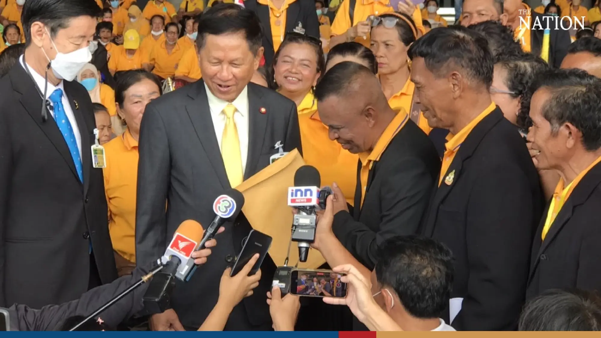 Royalists urge senators to oppose lese majeste law amendment - Photo 2