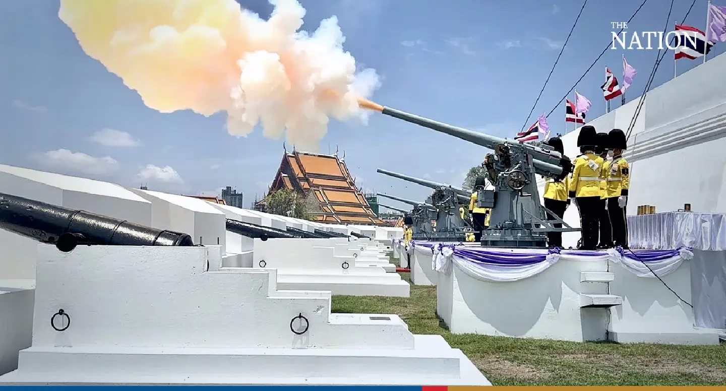 Thai military honours Queen Suthida with 21-gun salute on her birthday - Photo 3