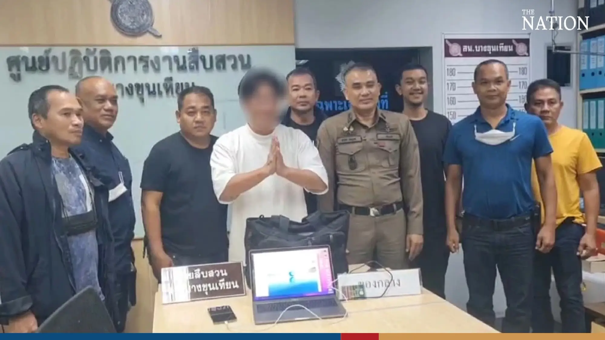 Thai taxi driver steals from Japanese tourist - Photo 1