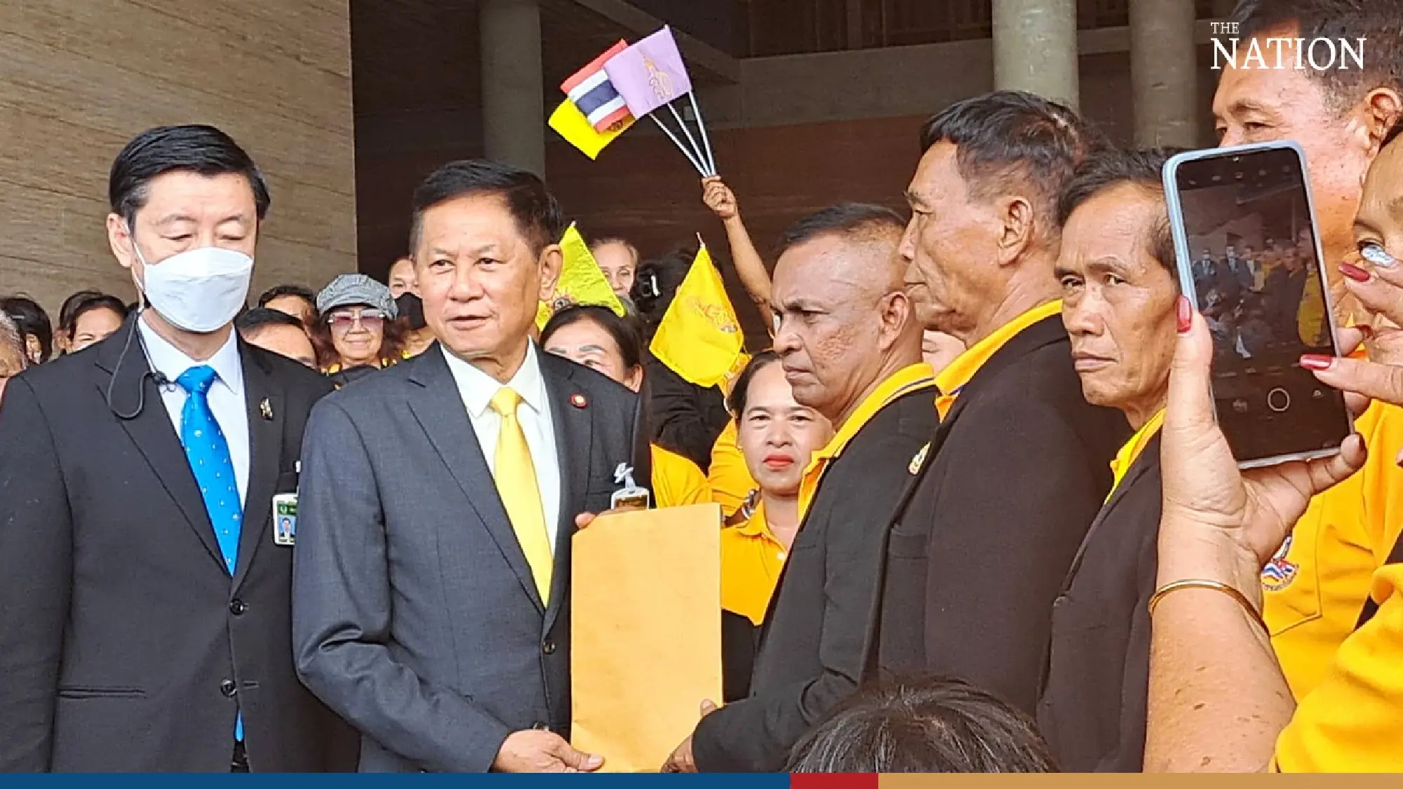 Royalists urge senators to oppose lese majeste law amendment - Photo 9