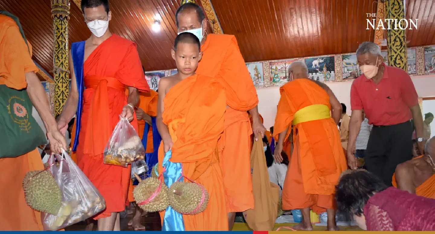 Uttaradit's unique temple tradition — making merit by offering durians - Photo 3
