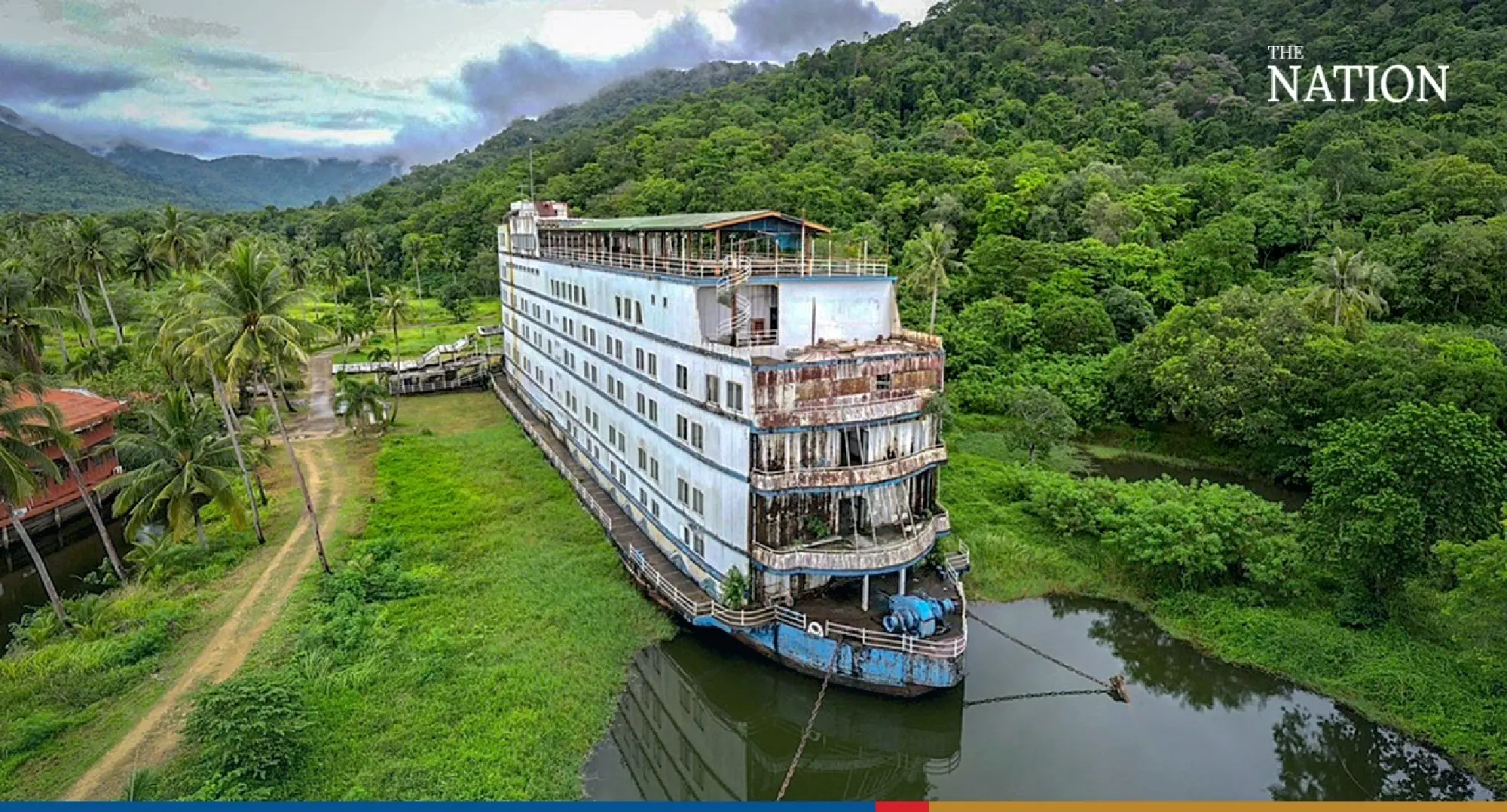 Thailand’s Koh Chang offers “haunted” experience in abandoned ship-hotel - Photo 8