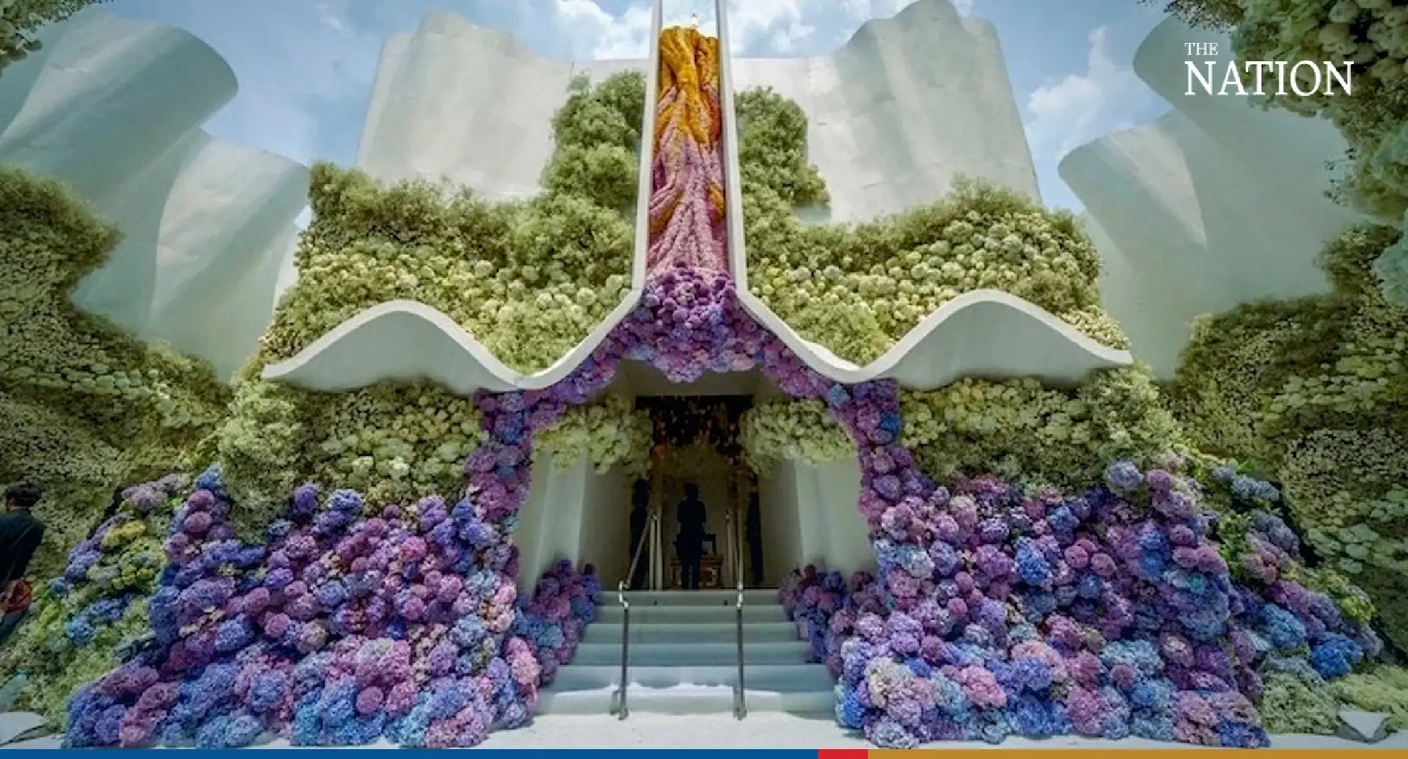 Flowers mark the pathway to heaven - Photo 4