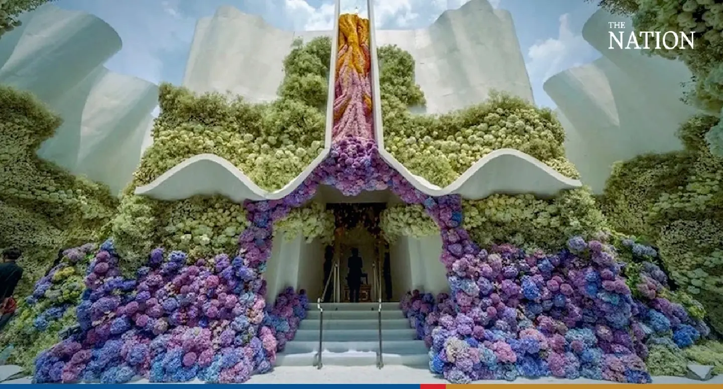 Flowers mark the pathway to heaven - Photo 4