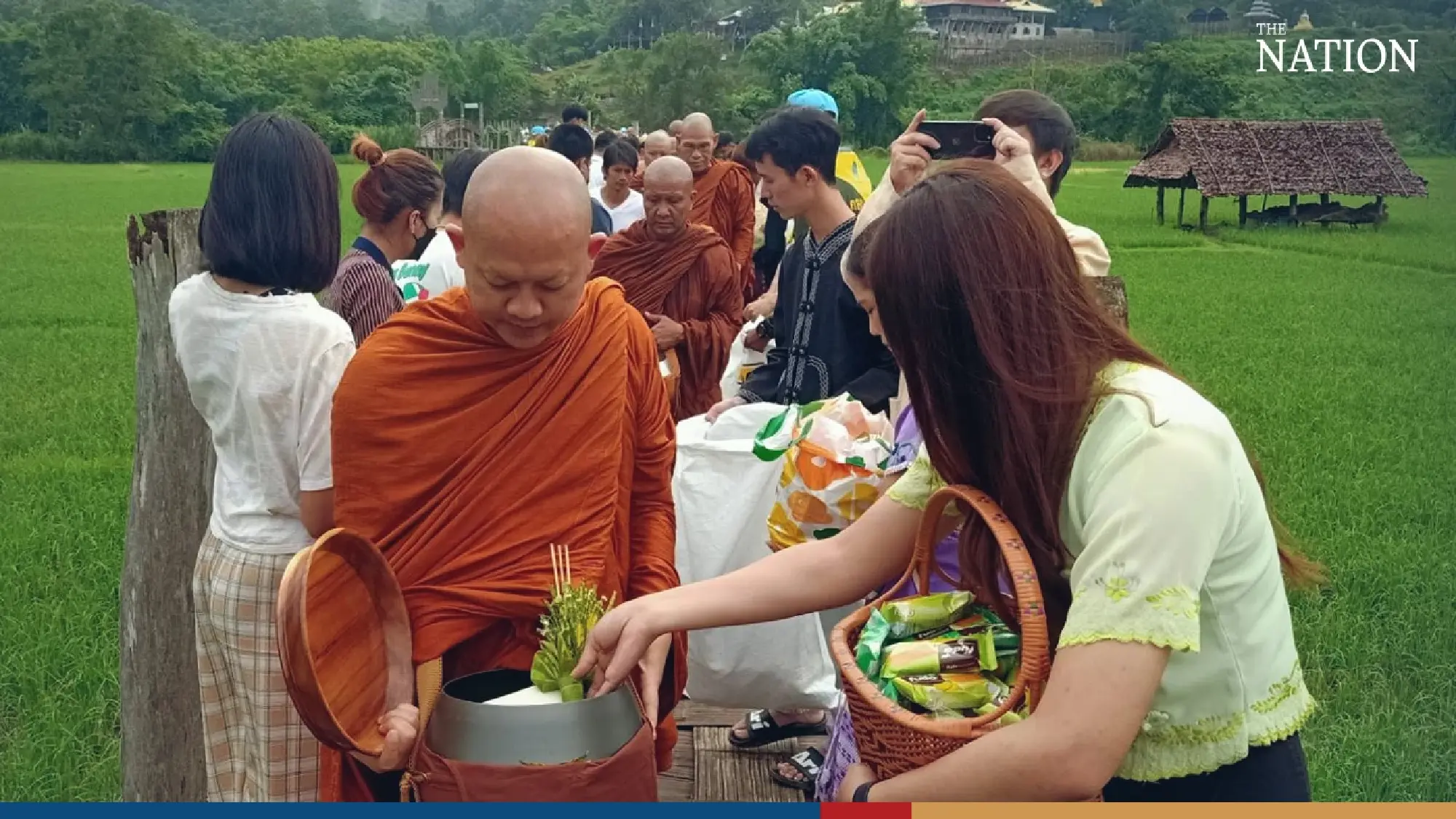 Buddhists mark Lent by giving alms on Mae Hong Song’s ‘Bridge of Faith’ - Photo 6