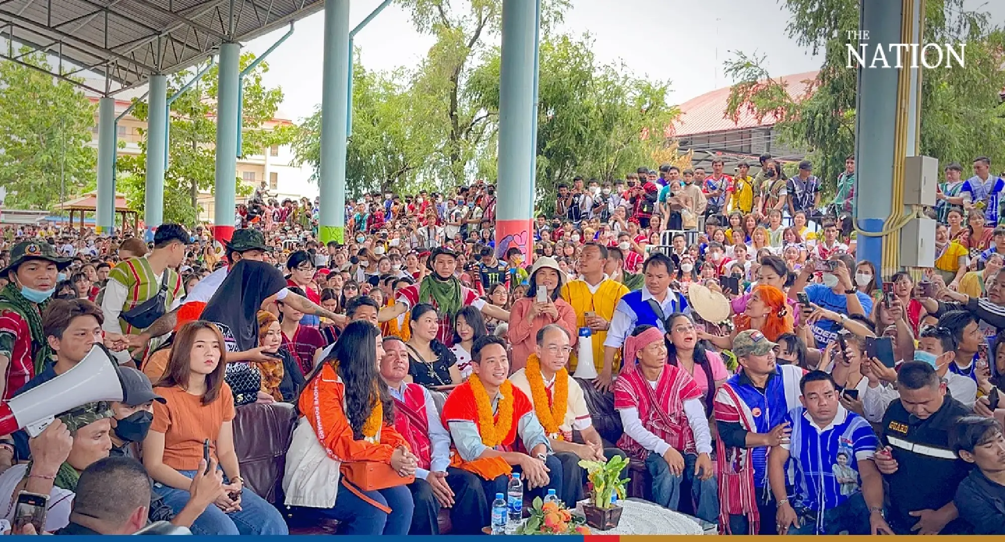 Pita met with huge applause as he attends Karen ritual in Bangkok temple - Photo 5