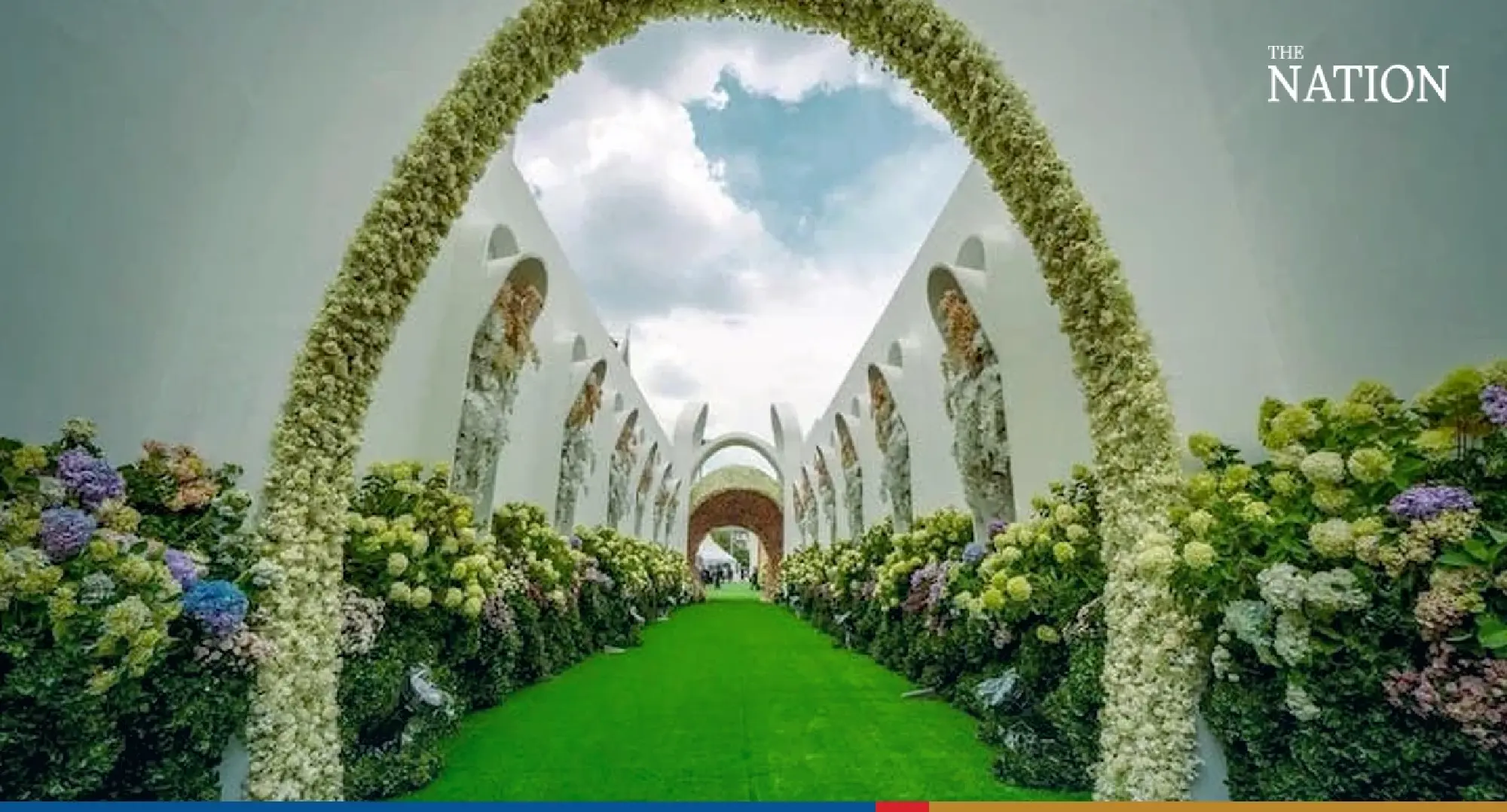 Flowers mark the pathway to heaven - Photo 1