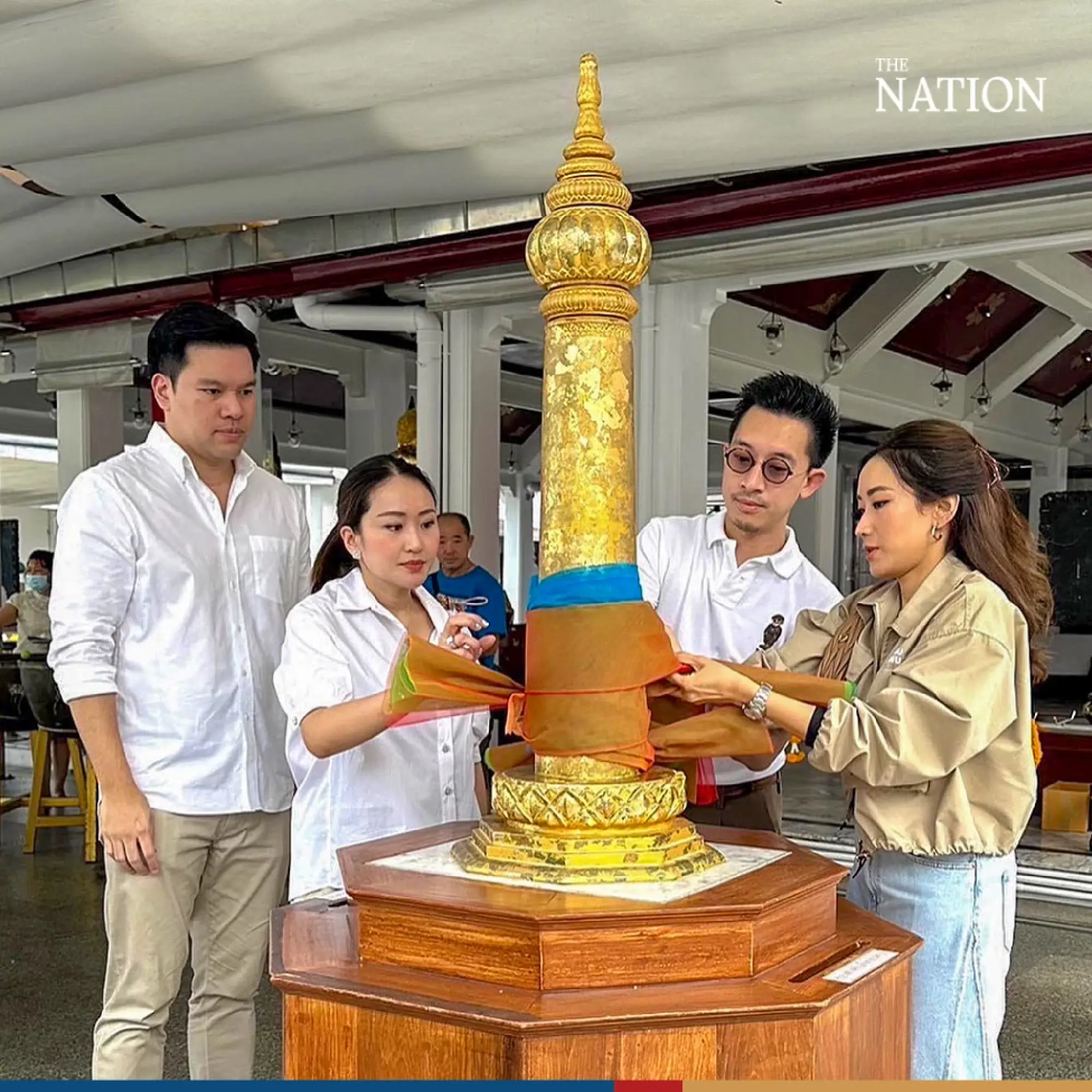 Thaksin’s daughters pray for his safe return to Thailand - Photo 5