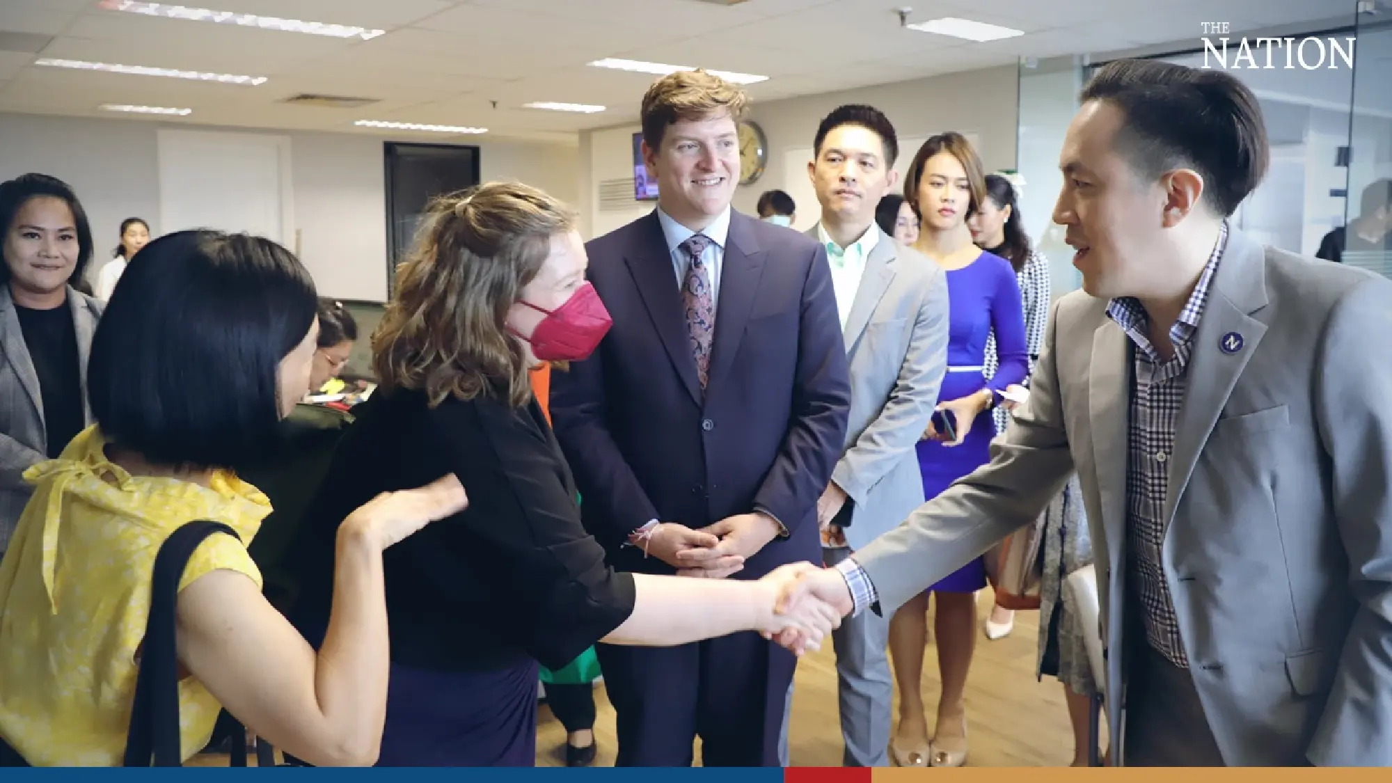 New US Embassy spokesman visits The Nation for a chat with CEO, editor-in-chief - Photo 7