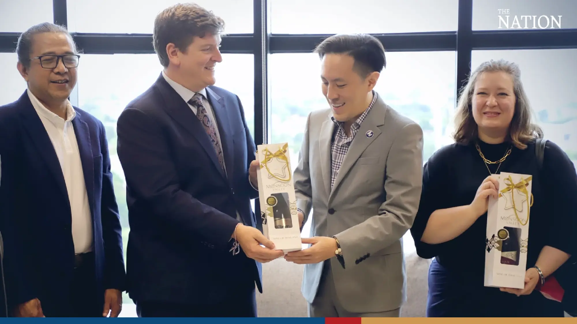 New US Embassy spokesman visits The Nation for a chat with CEO, editor-in-chief - Photo 6
