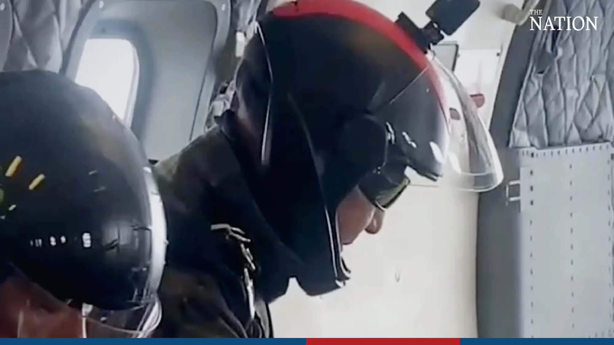 New police chief leads elite commandos in skydiving mission - Photo 2