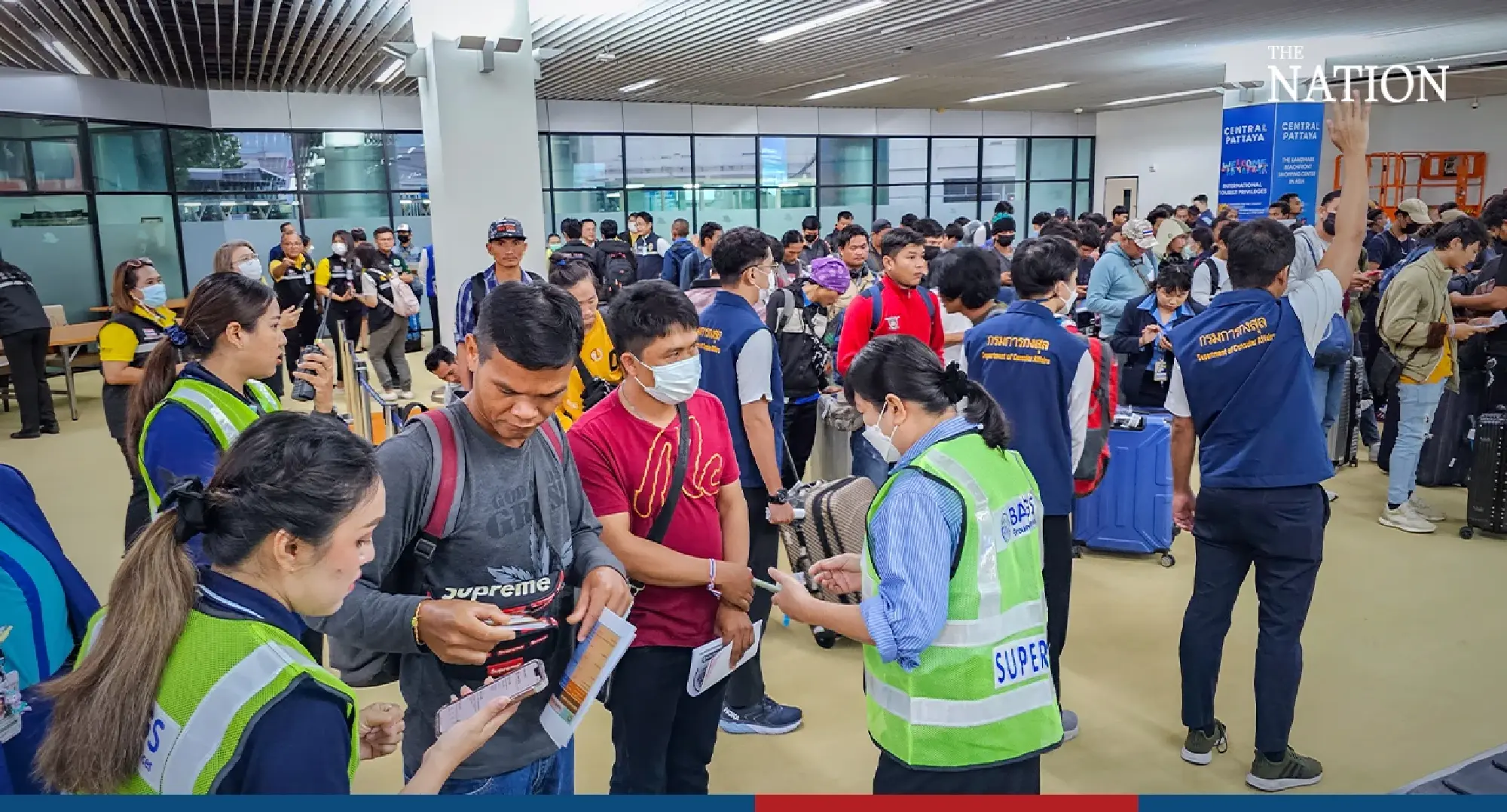 Third batch of 90 workers return from Israel - Photo 5